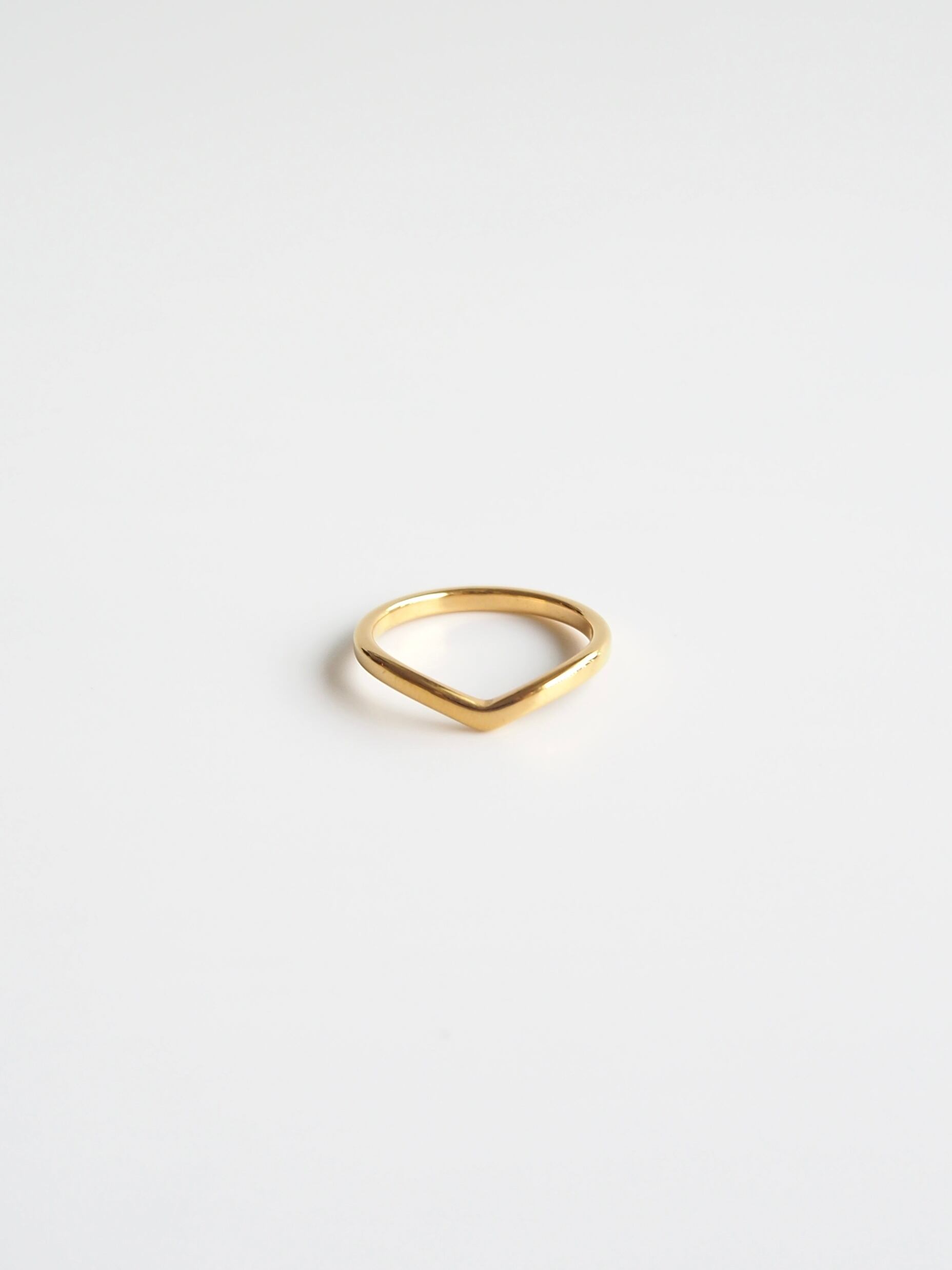 v curve ring【金属アレルギー対応】