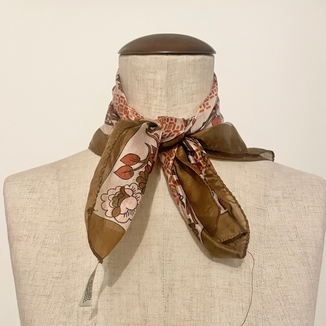 MADE IN JAPAN Flower pattern scarf