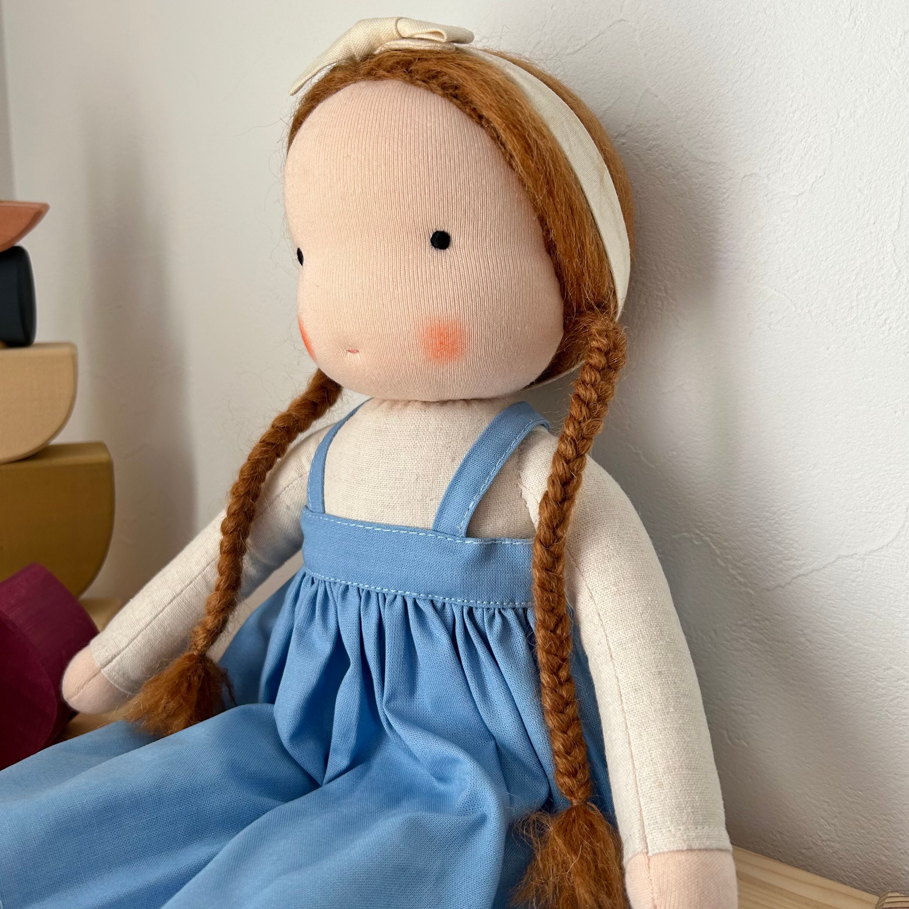 Little Kin Studio/送料無料 Large Doll (Blue pinafore dress