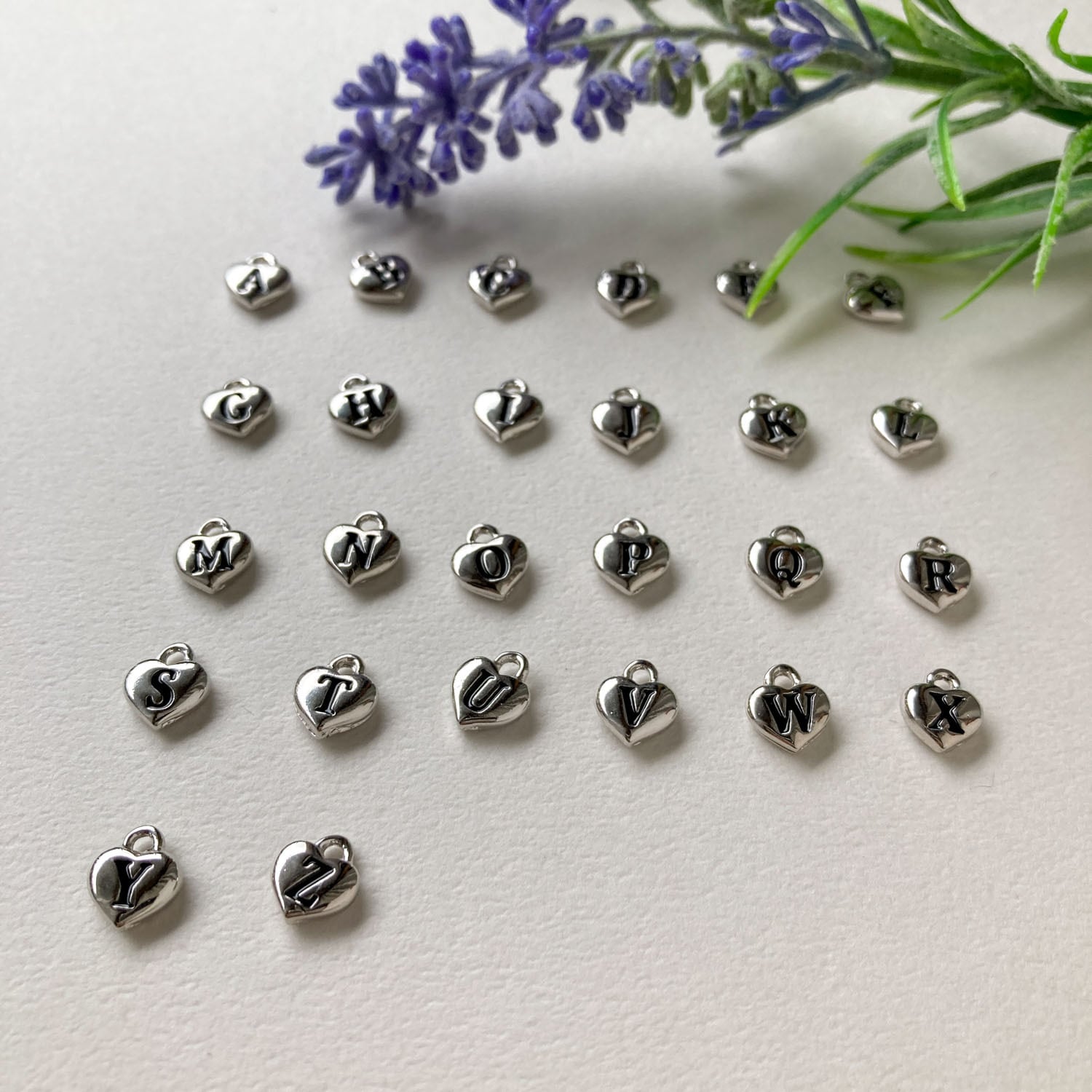 再入荷〉ミニハートアルファベットチャーム（シルバー） | Dua