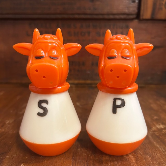 1970s USA Vintage Cow Salt & Pepper Shakers ソルト＆ペッパーシェイカー 牛 MADE IN HONG KONG Z-1017
