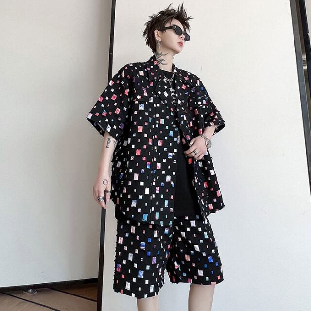 【予約販売】メンズ セットアップ 上下 パンツ 半袖 シャツ 総柄 ハーフパンツ ブラック ホワイトー ストリート カジュアル 春夏 韓国 トレンド こなれ感 M/L/XL