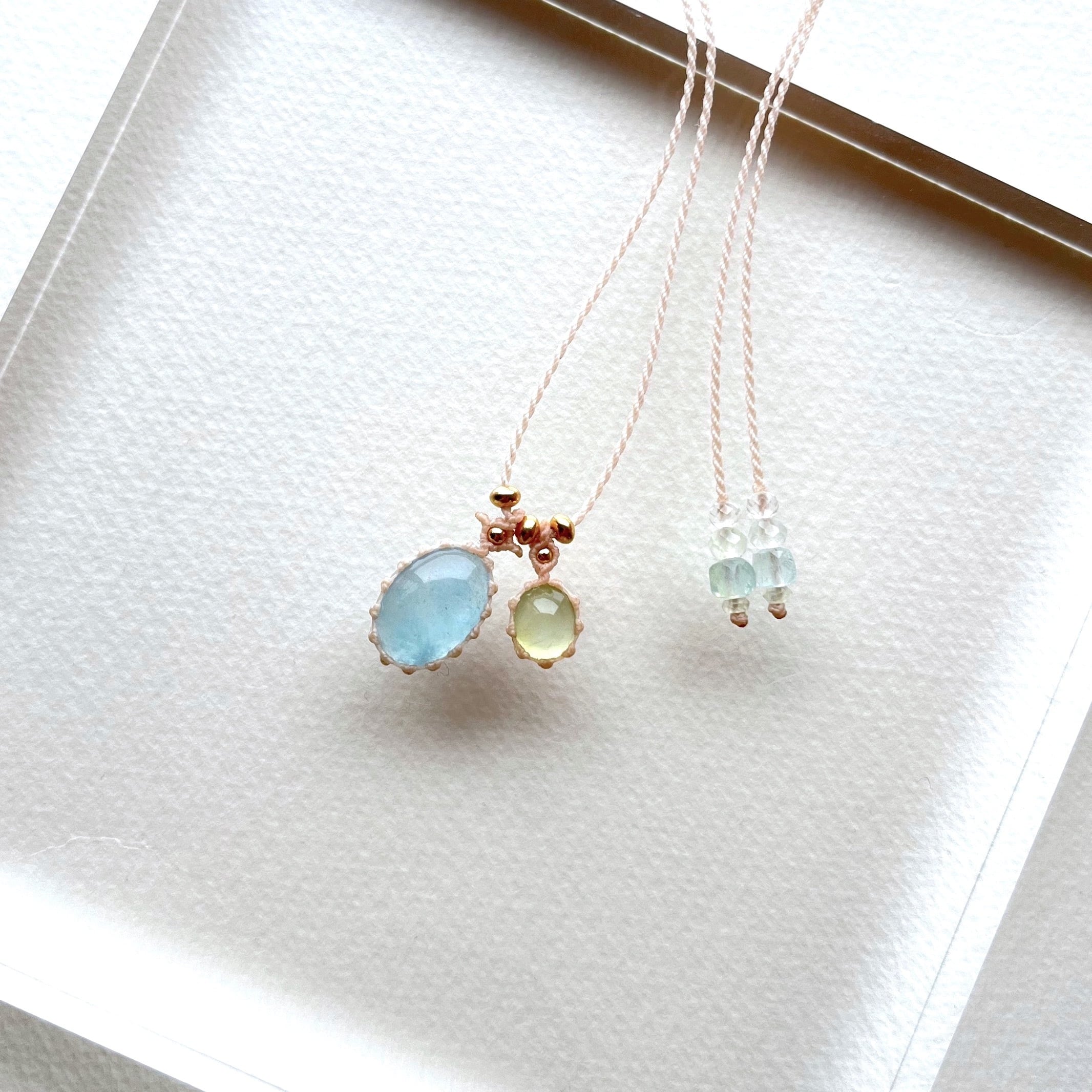 アクアマリンとプレナイトのマクラメ編み 天然石ネックレス