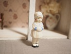 白いコートとマフのオーナメントドール 画像2