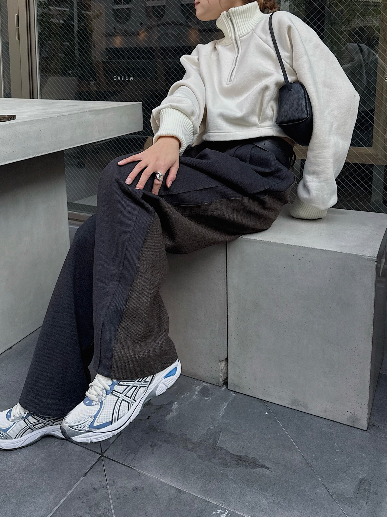 hem tuck cropped lib neck sweat