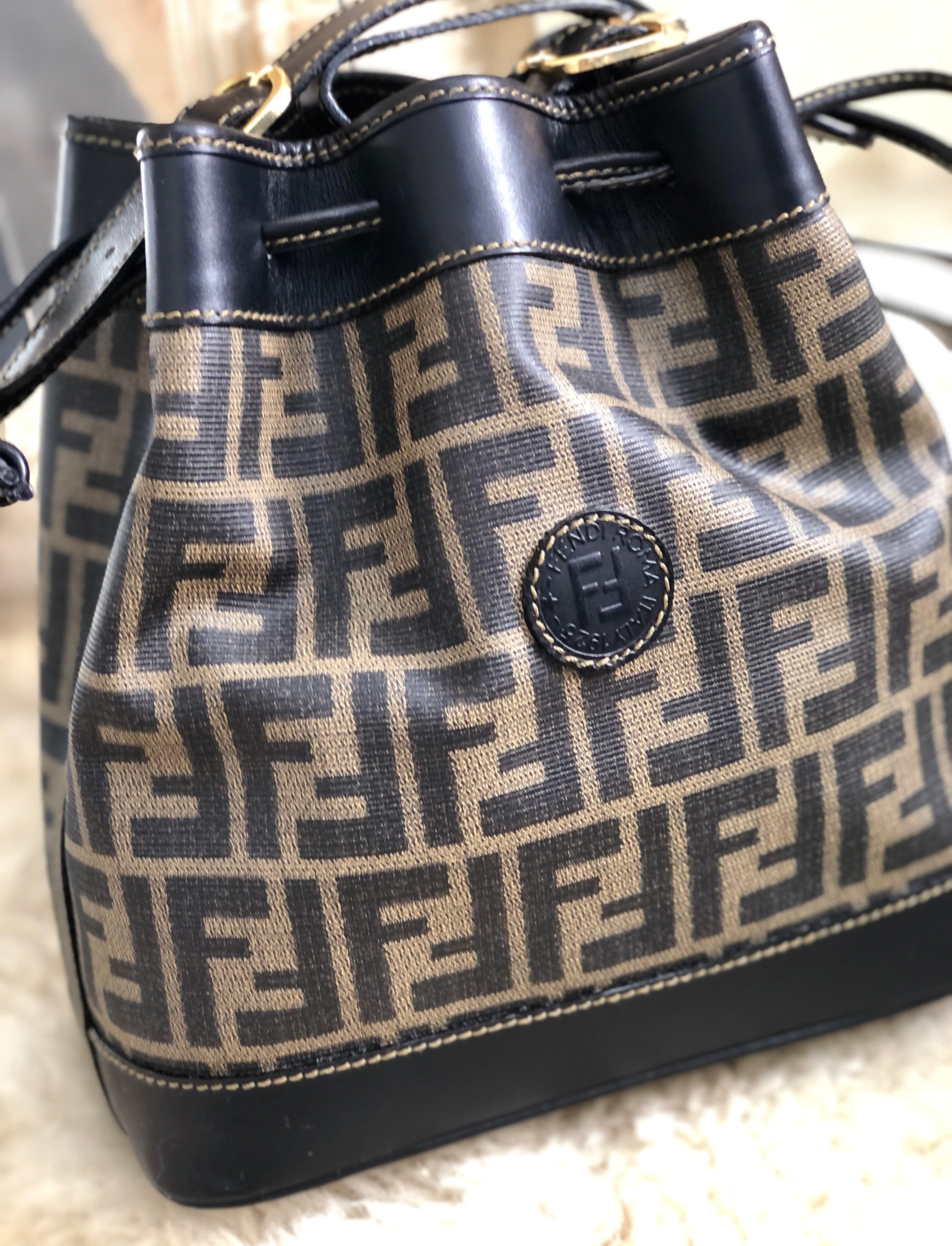 FENDI フェンディ ズッカ ショルダーバッグ 巾着 ドローストリング