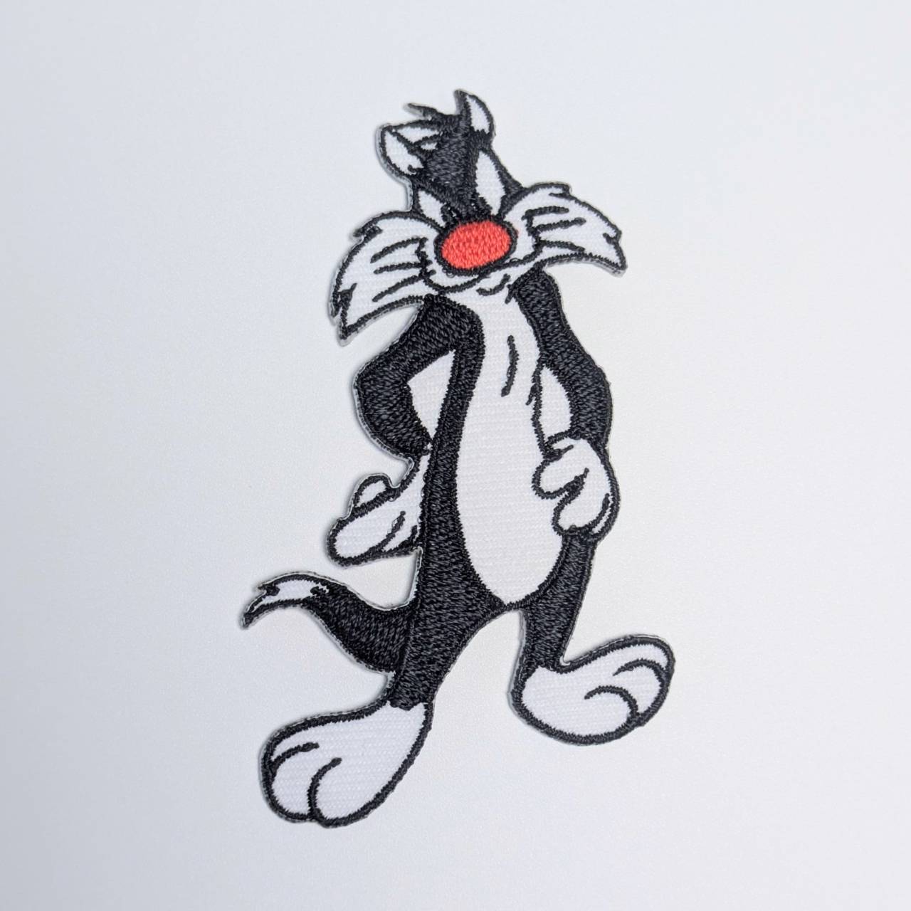 送料無料! ★刺繍アイロンワッペン★【 Looney Tunes / ルーニーテューンズ 】Sylvester Cat ( シルベスターキャット ) 〚アメリカン雑貨 アメトイ〛
