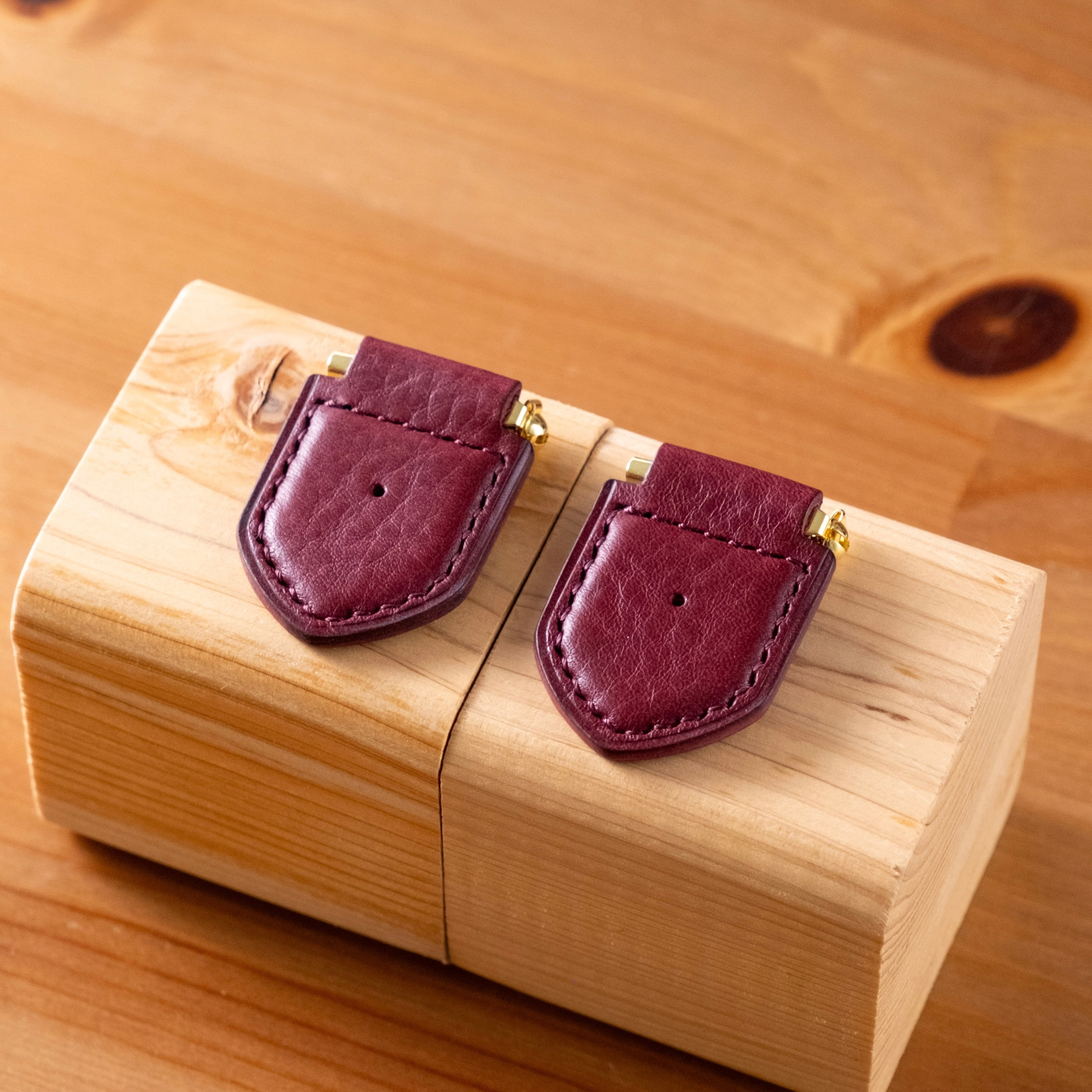 バッジの台座 | solnella-ソルネラ- 革と北欧、ヒュッゲ