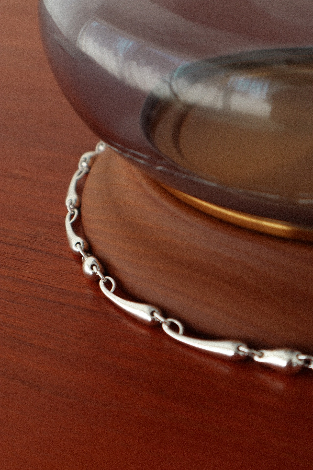 H Drop Necklace “Veiné”