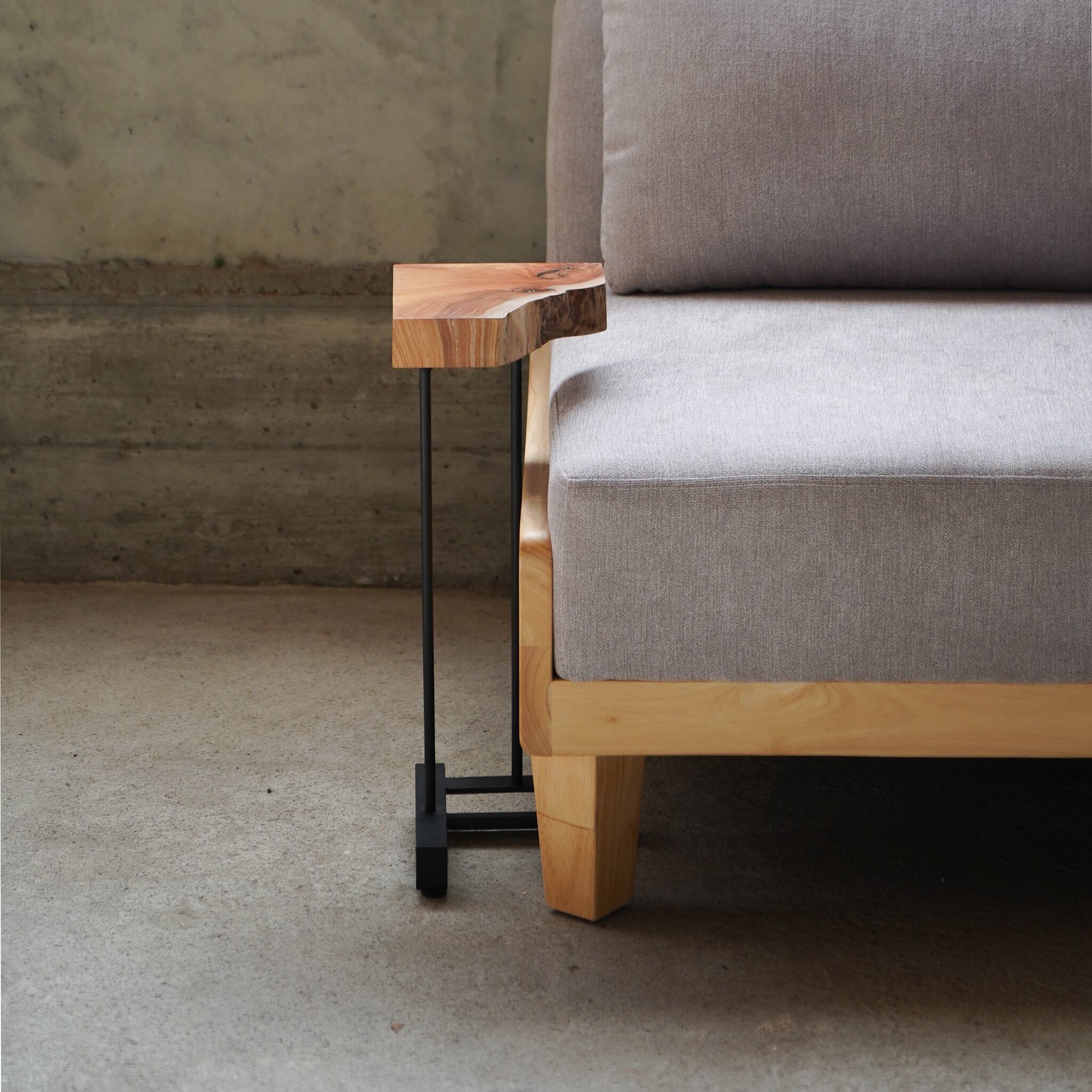 欅の一枚板 ソファーサイドテーブル | 徳田製作所