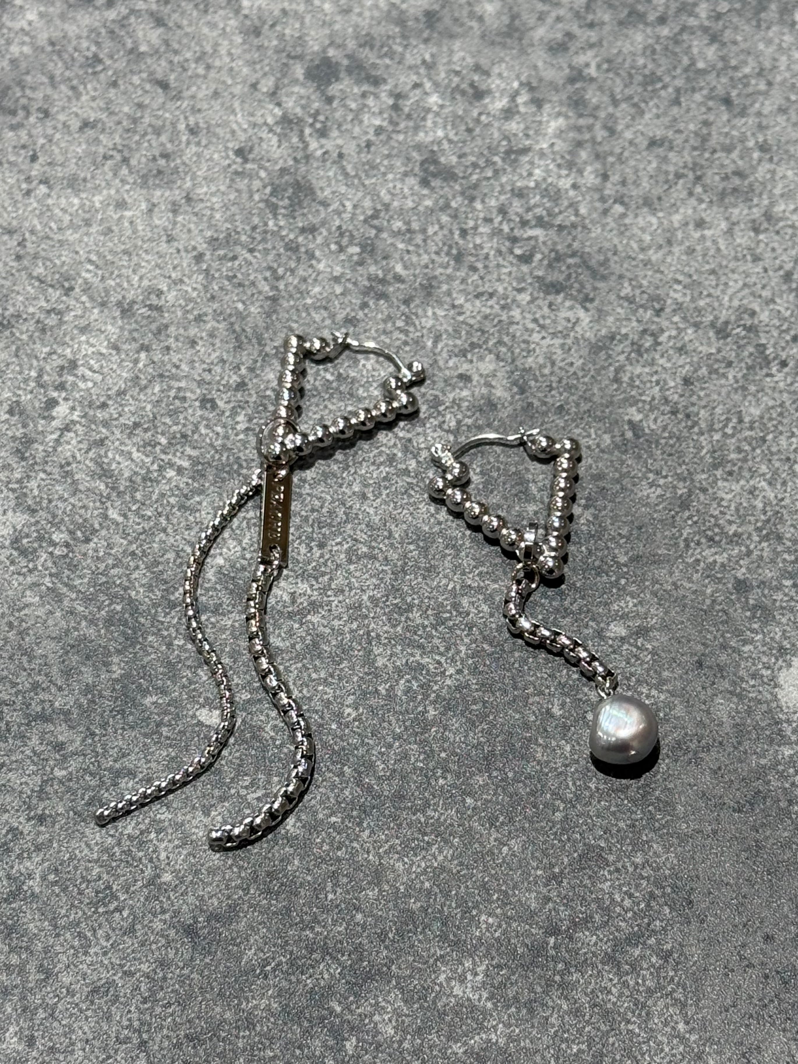 dot triangle drop chain pearl
