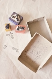 フランス 箱入り 3p 行儀の良い蝶々たちとメランコリーな木製スタンプセット ヴィンテージ