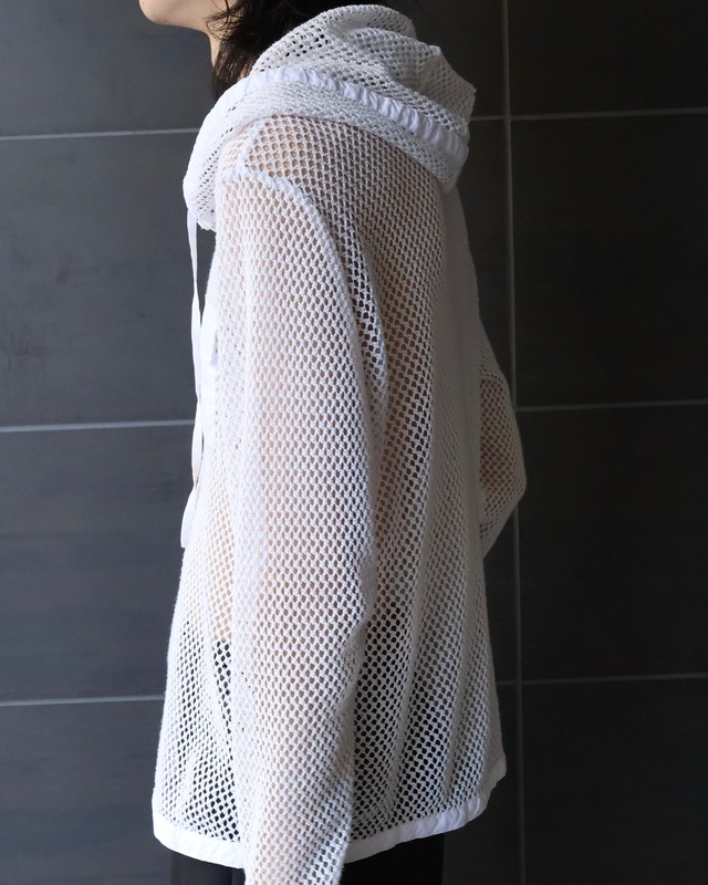 Front pocket mesh hoodie