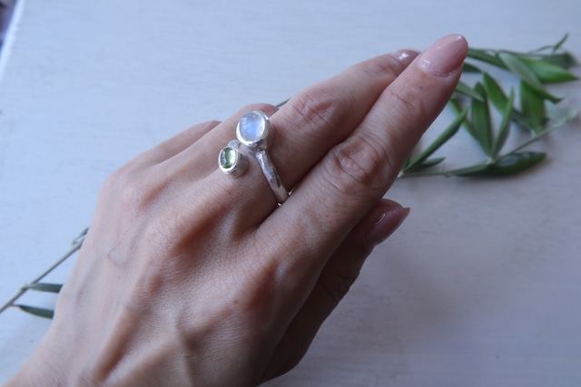 Sun & Moon ring ペリドット＆ブルームーンストーンのリング