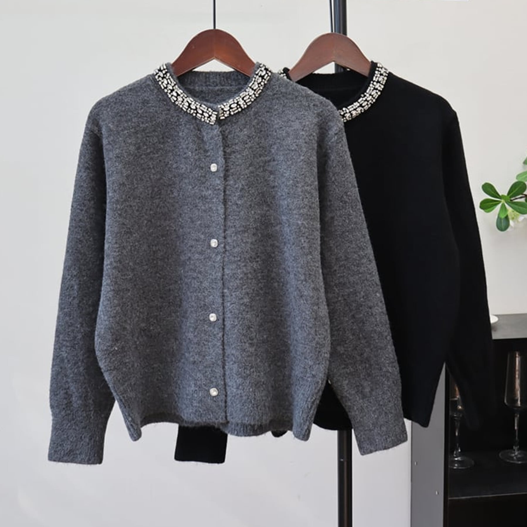 【outer】ラインストーン付きニットカーディガン Q7320