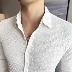 スリムなシルエットが着る人にスタイリッシュな印象を与える高級チェック柄シャツ　SH010