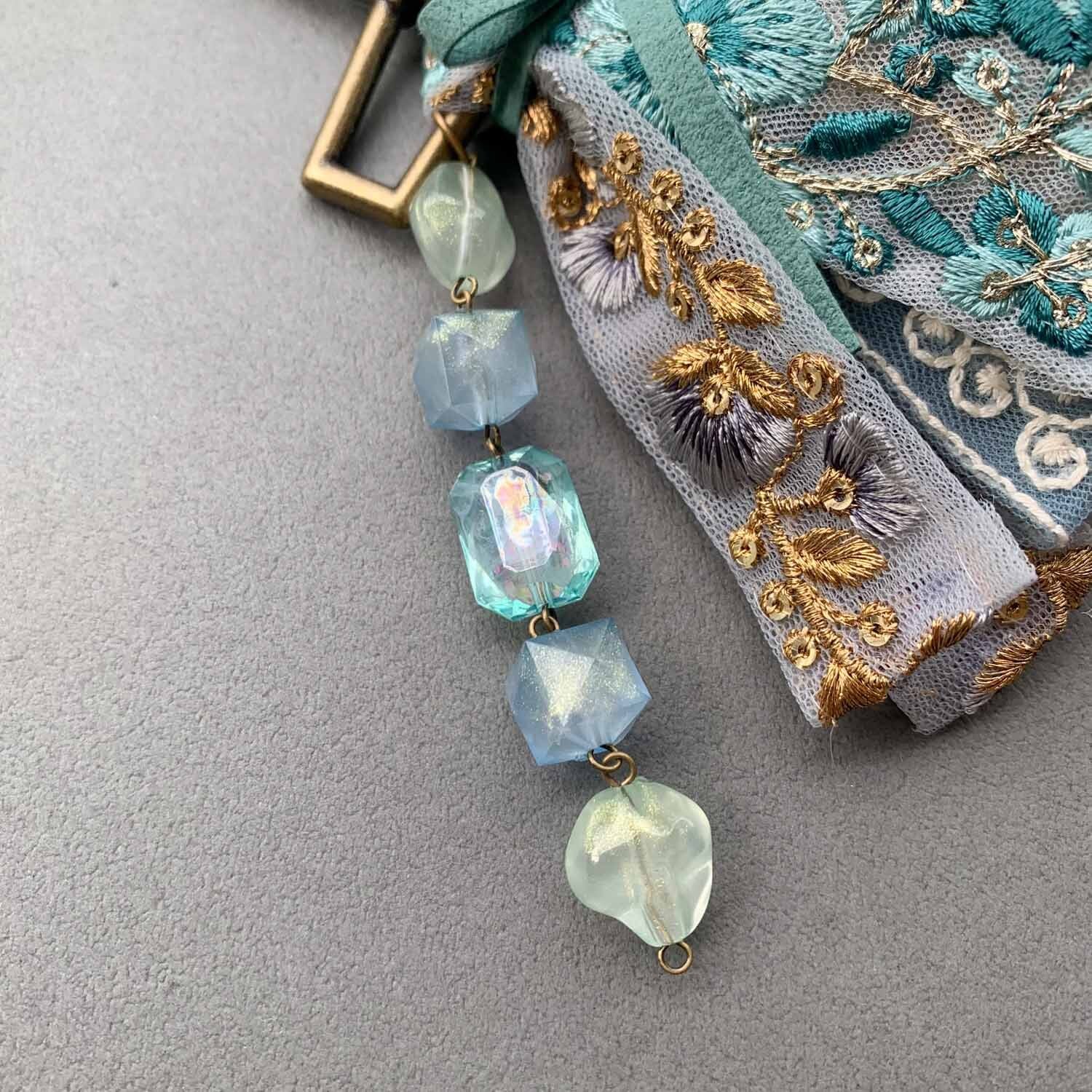 ブーケ風刺繍リボンとビーズのバッグチャーム | Dua-アクセサリー