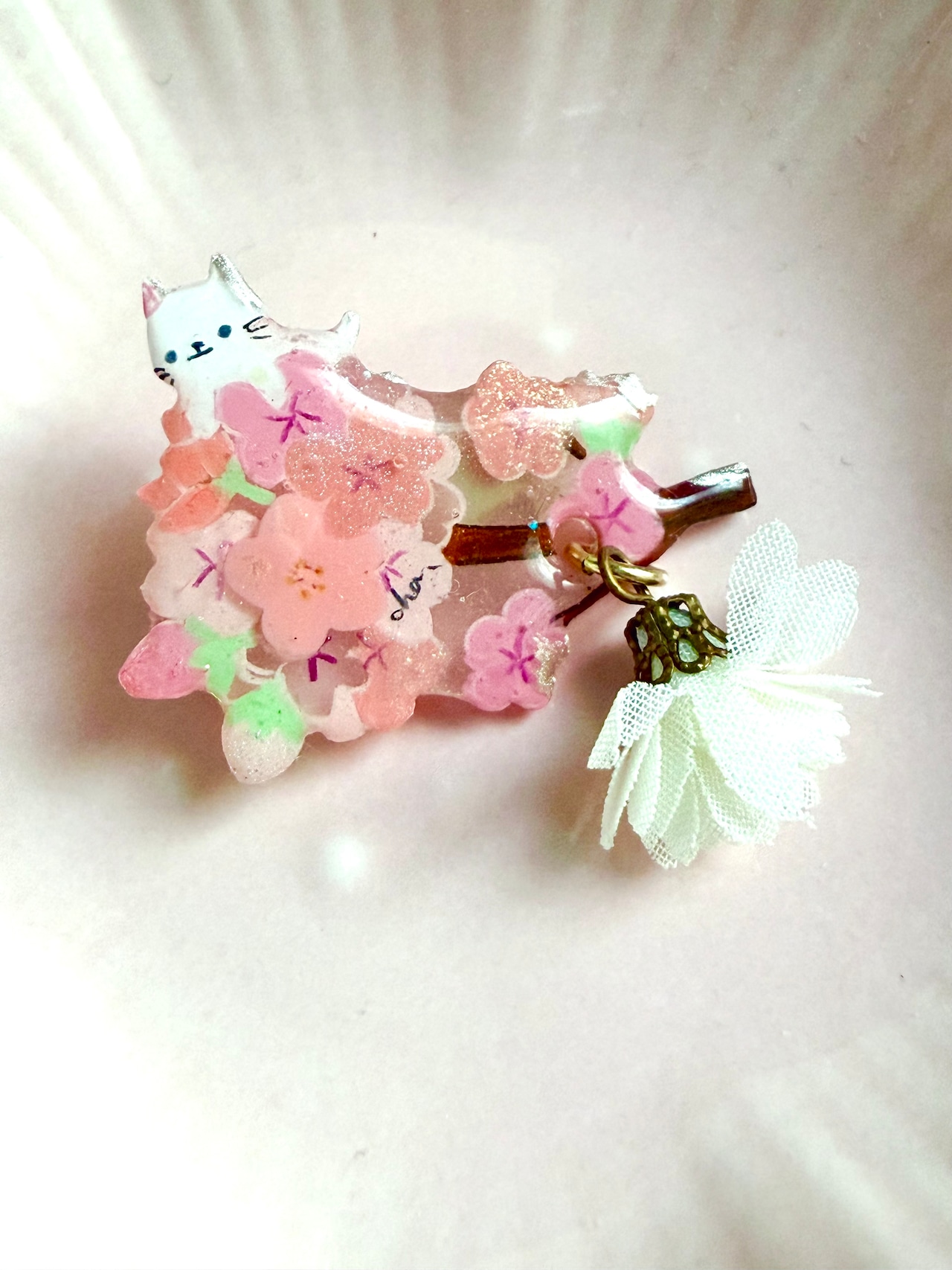 ブローチ『桜と気まぐれネコちゃん』