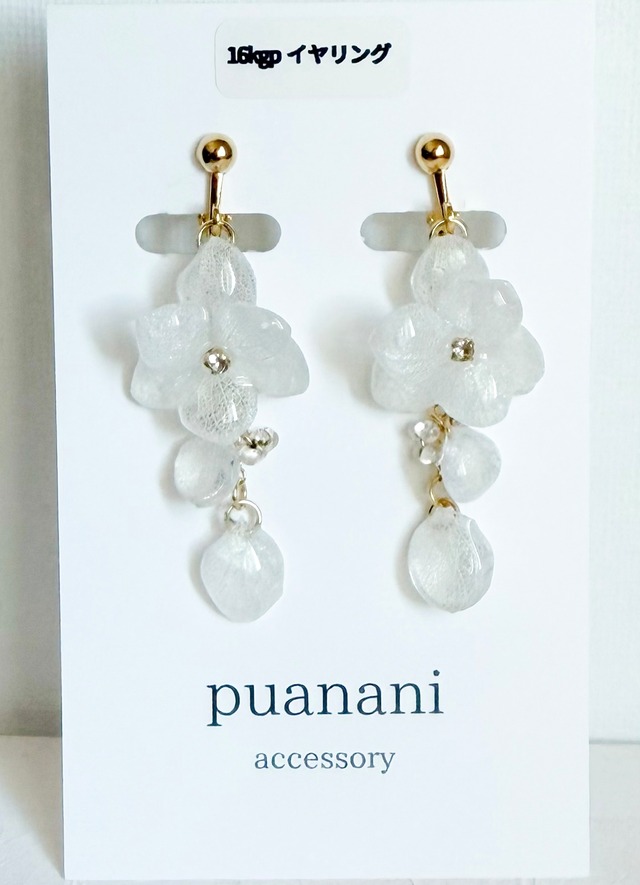 淡いお花　ホワイト　イヤリング