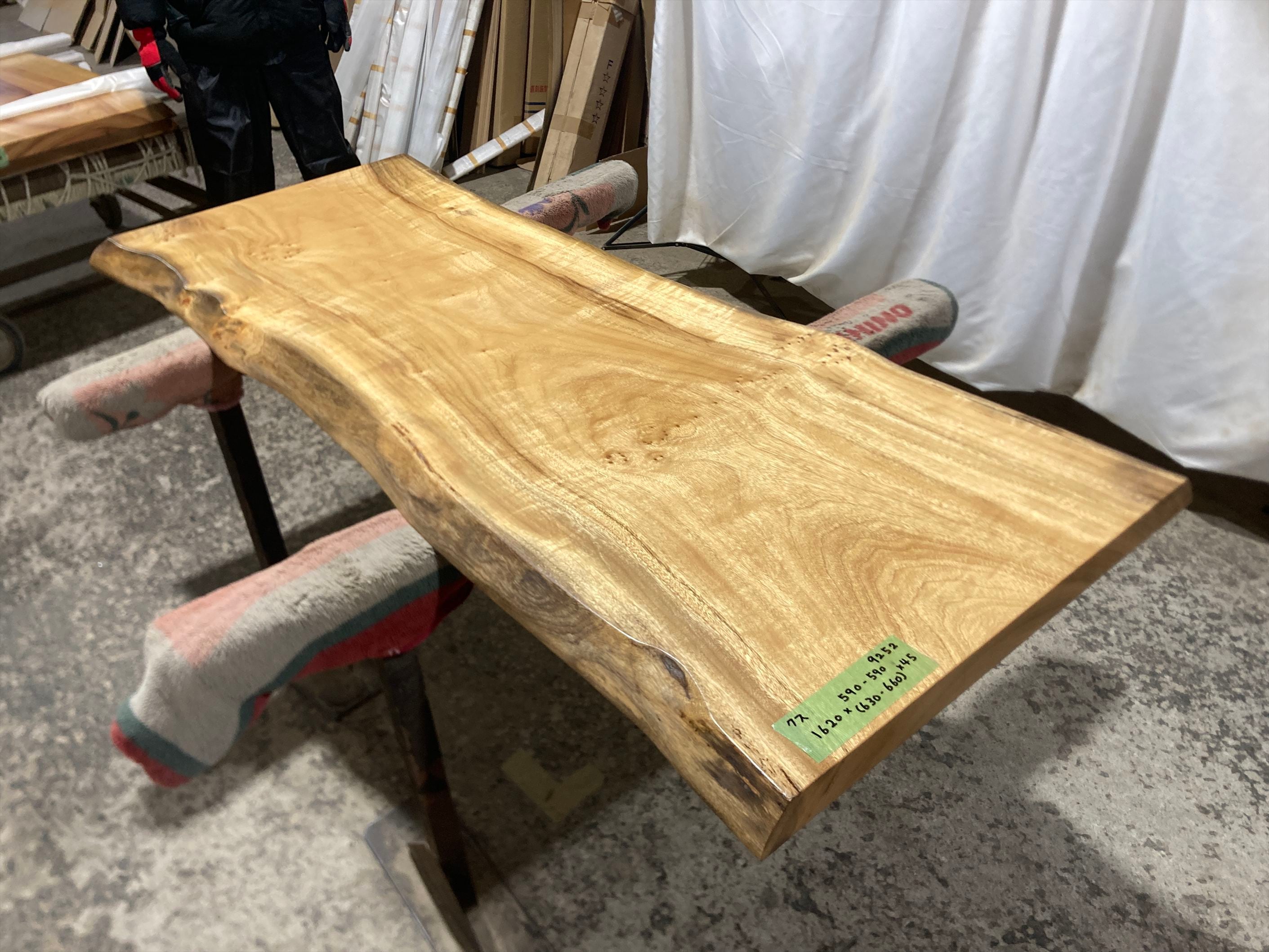 クス9252 楠 一枚板無垢材 1620x590-590x45mm ダイニングテーブル ローテーブル センターテーブル 天板 樟 くすのき