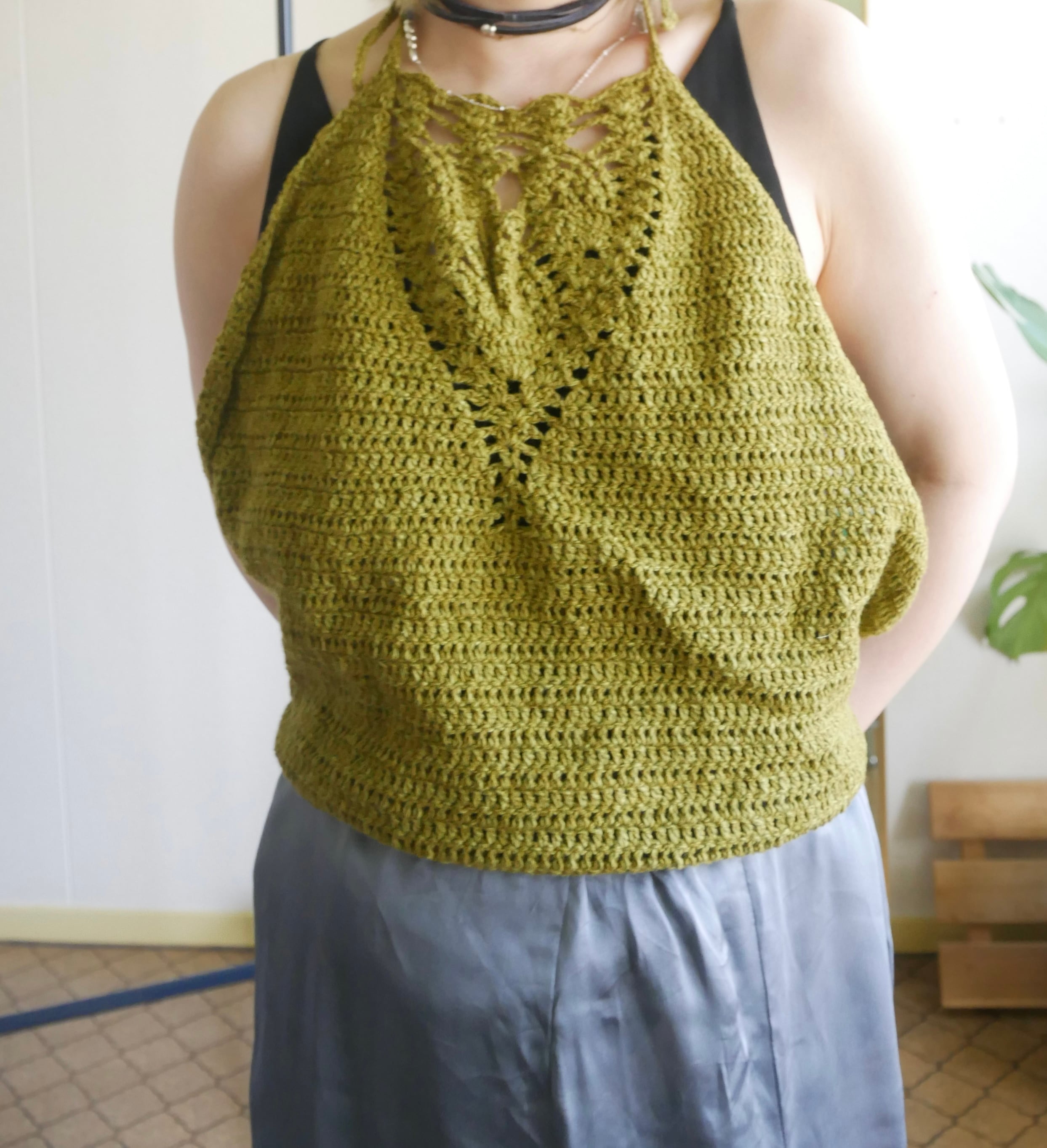 -00s Olive Crochet Lace Halter Neck Top