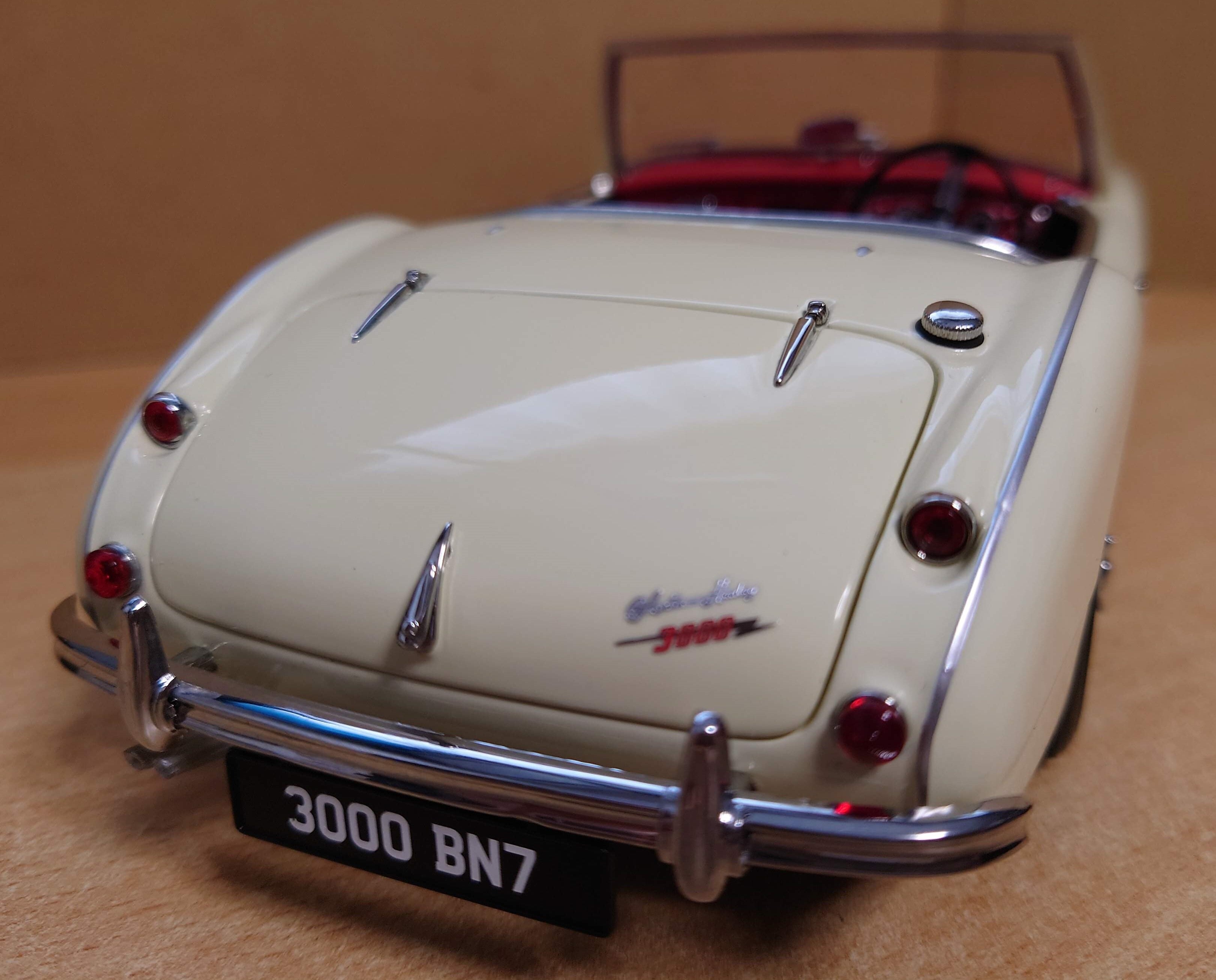 1/18 オースチンヒーレー3000 イングリッシュホワイト Austin 1/18 オースチンヒーレー3000 イングリッシュホワイト Austin