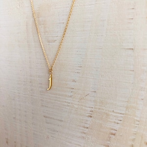 18k initial ‘j’ necklace / Belleza by n