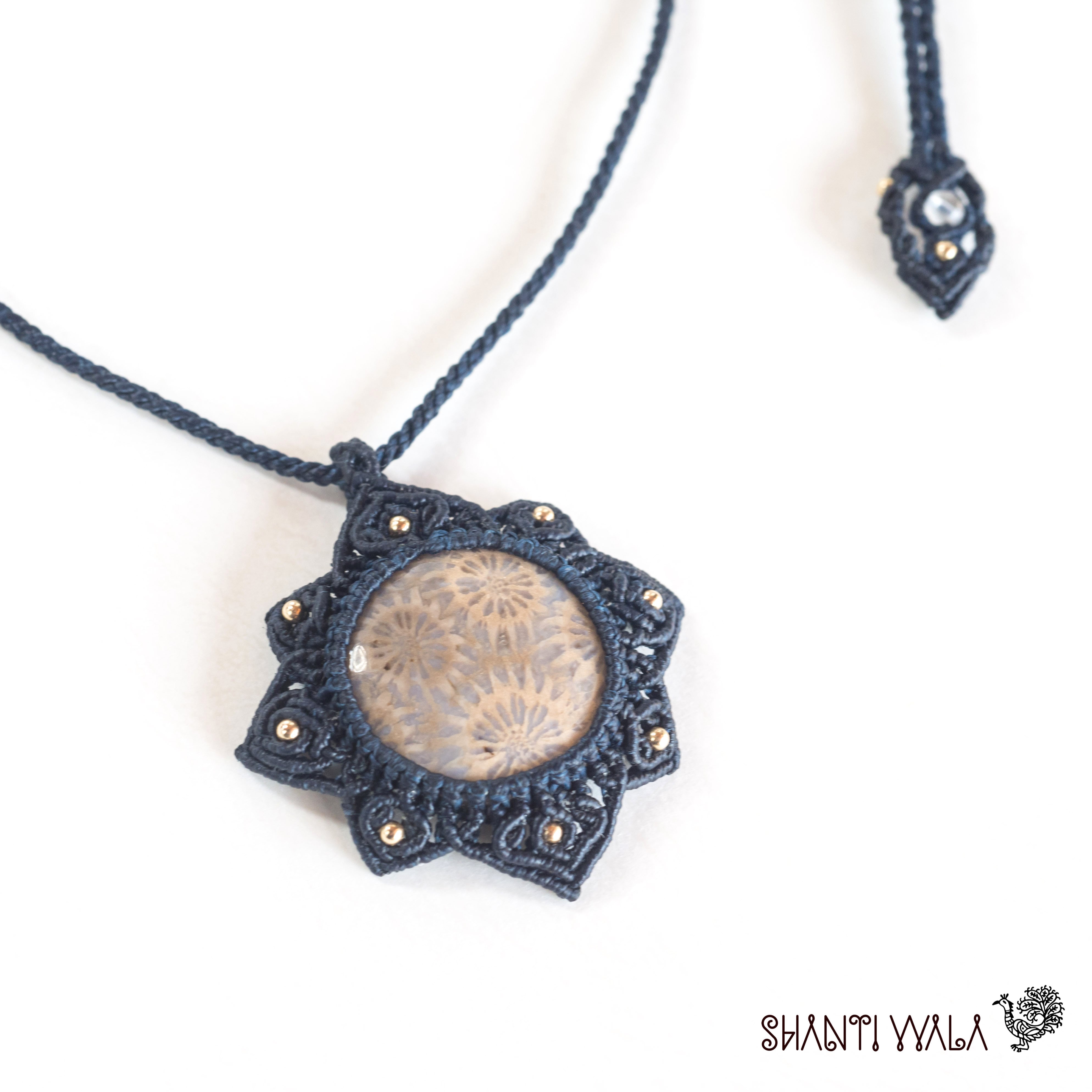 フォッシルコーラルのマクラメ編み 天然石ネックレス