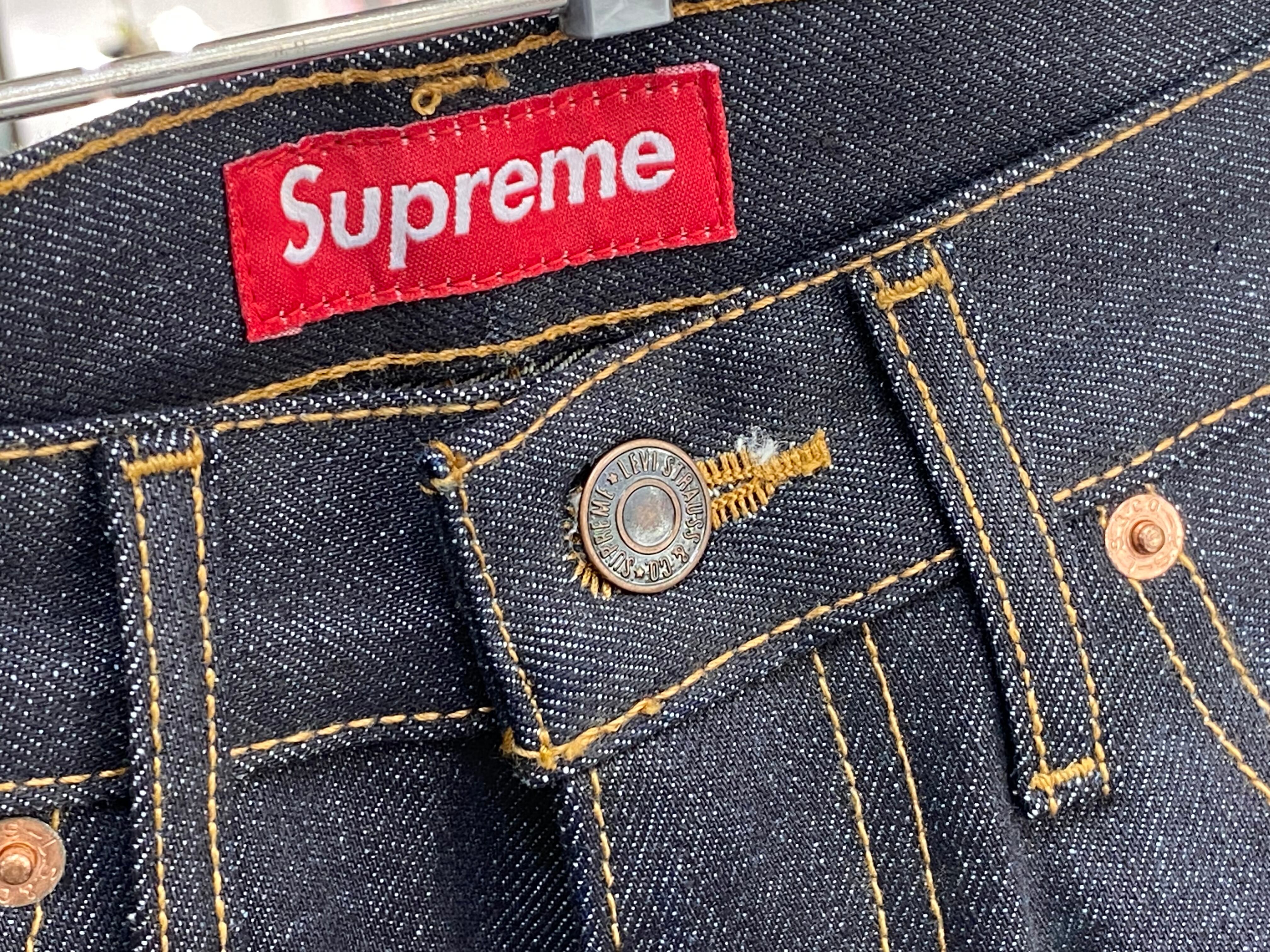 Supreme 12AW x Levi 
