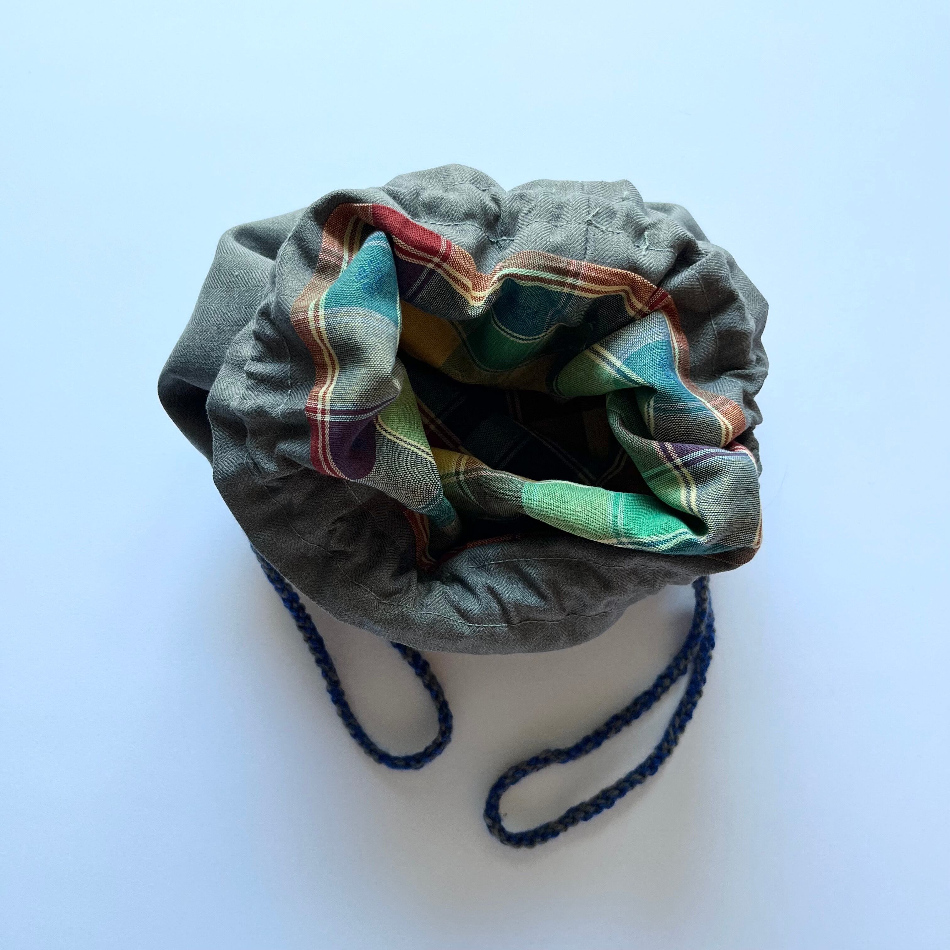 エストニアの伝統刺繍巾着バッグ(ムフ刺繍）