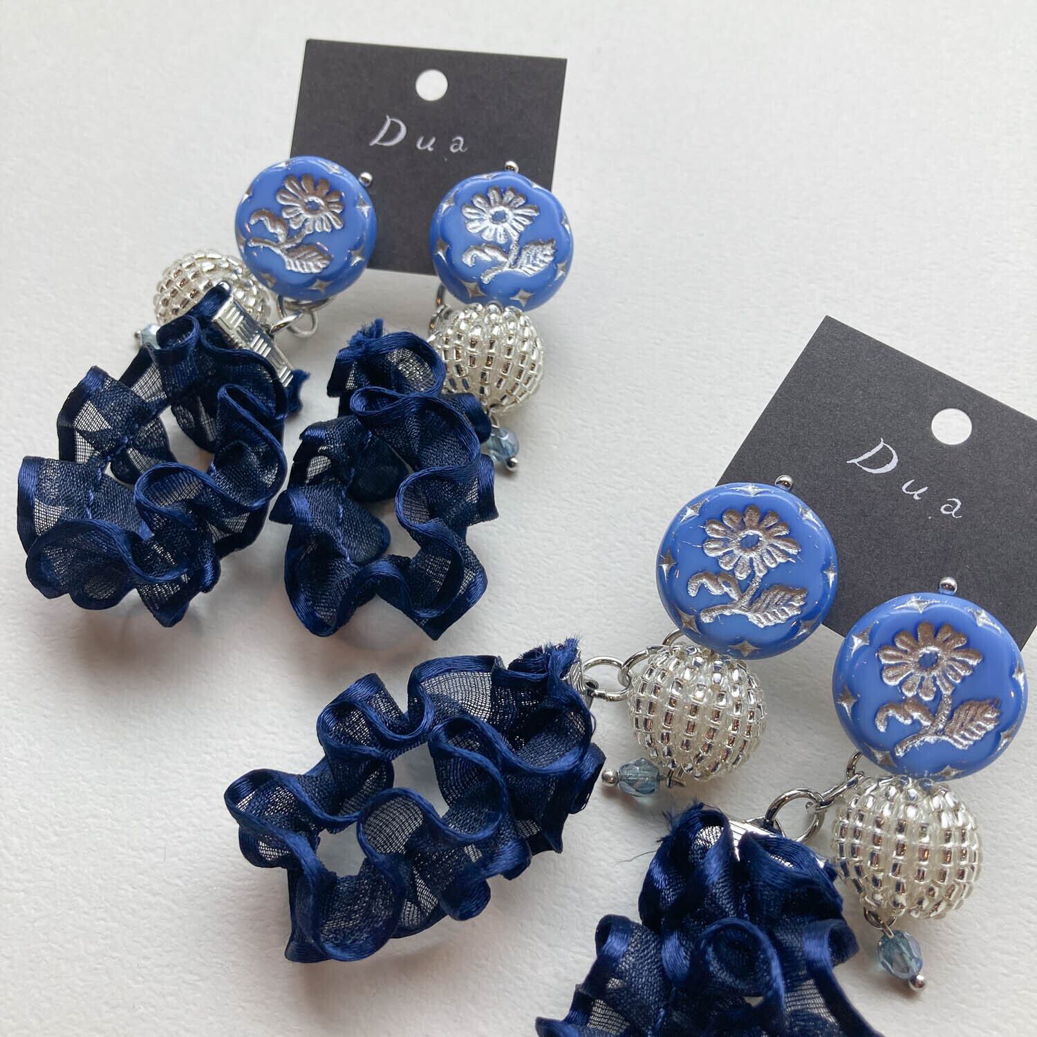 お花チェコビーズとプリプリリボンフープの〈ピアス/イヤリング