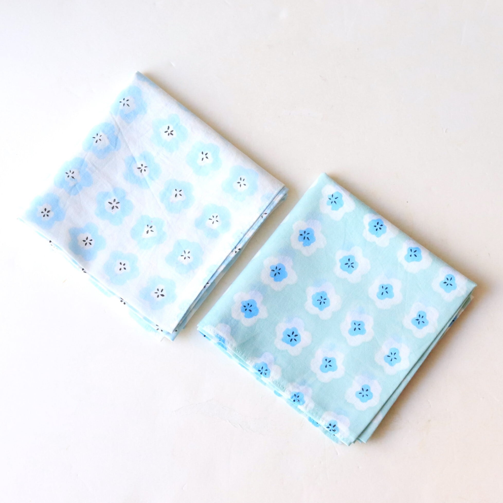 【ハンカチ】ネモフィラの咲く丘