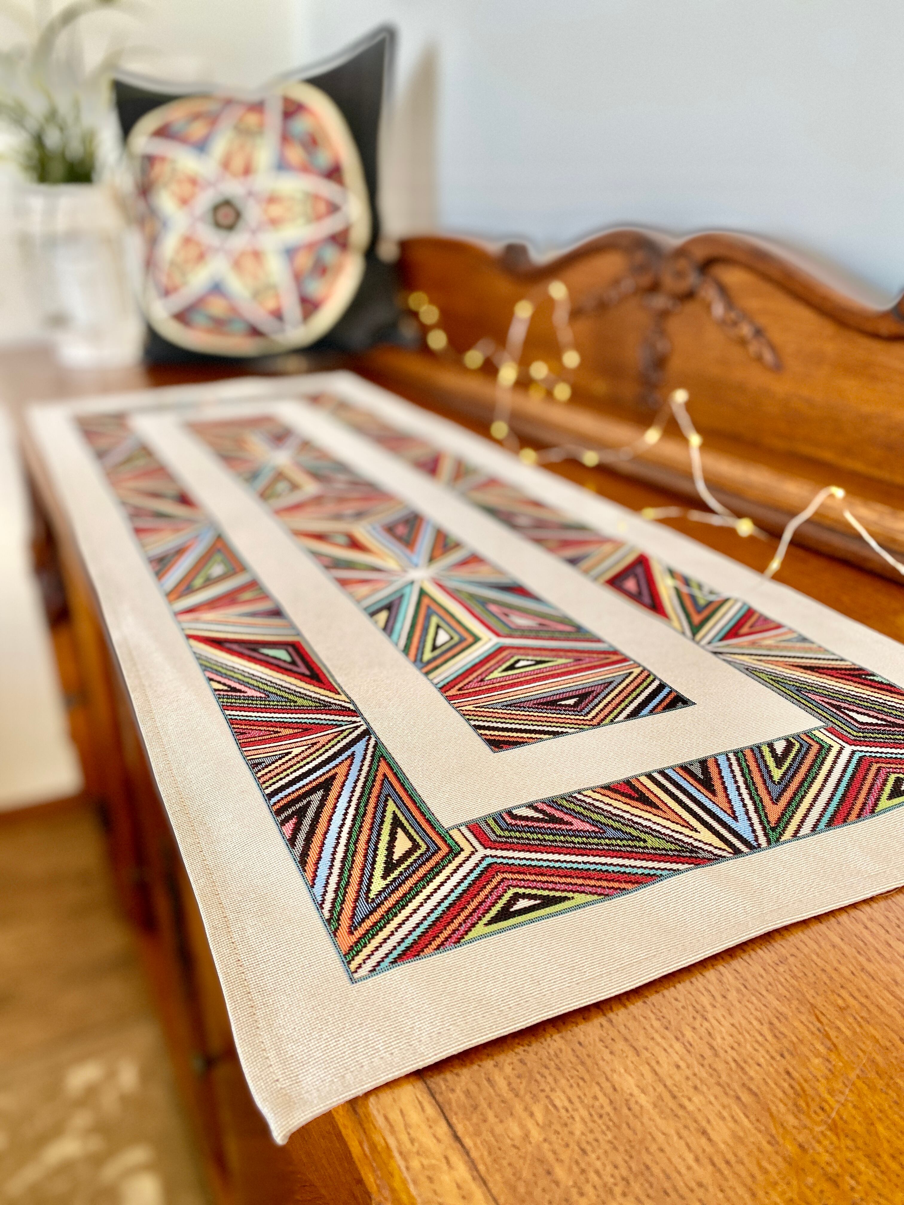 刺繍のタペストリー、テーブルクロス テーブルクロス | ウクライナ刺繍と伝統工芸店-UA.Designer-