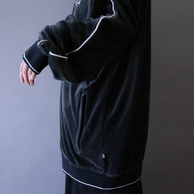 piping and rib line design XXL over silhouette velours blouson