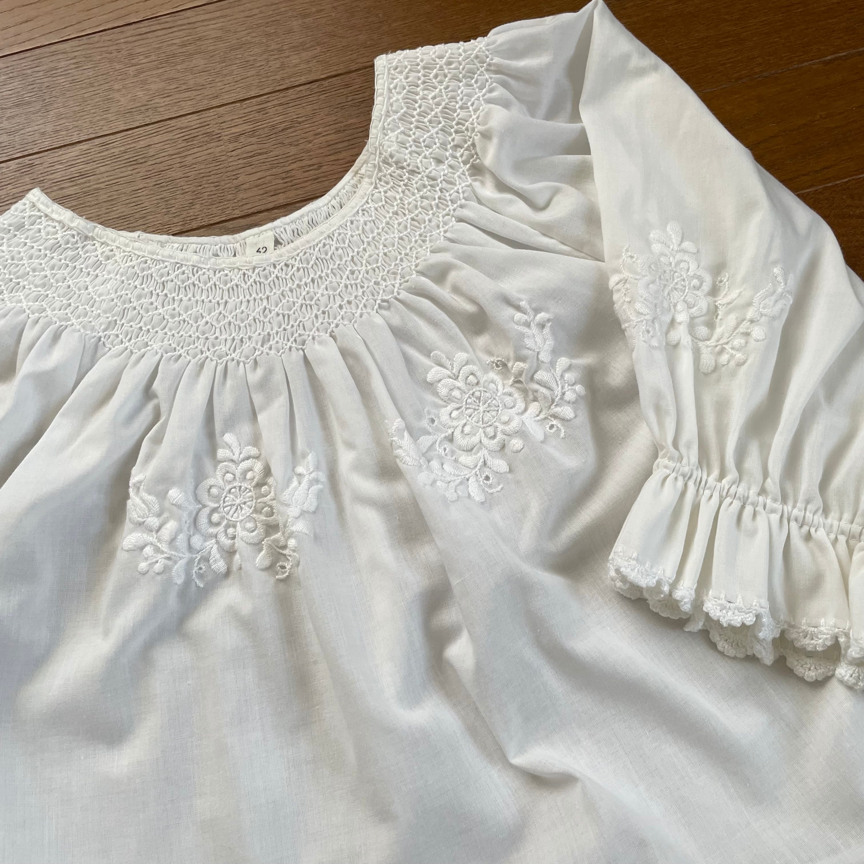 ホワイト刺繍ブラウス ホワイト×ホワイト刺繍ブラウス | 古着屋Sique おしゃれ古着とかわいいもの