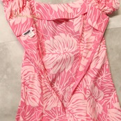 フラダンス 衣装 CC Fashions CCファッション ワンピース ドレス ピンク系 モンステラ柄 植物柄 ハワイアンプリント ハワイアン アロハ フラ ダンス レッスン 練習 ハワイアンダンス フリル フレアスカート ホワイト系 ハワイ製 華やか かわいい おしゃれ 上品 大人っぽい ダンス衣装