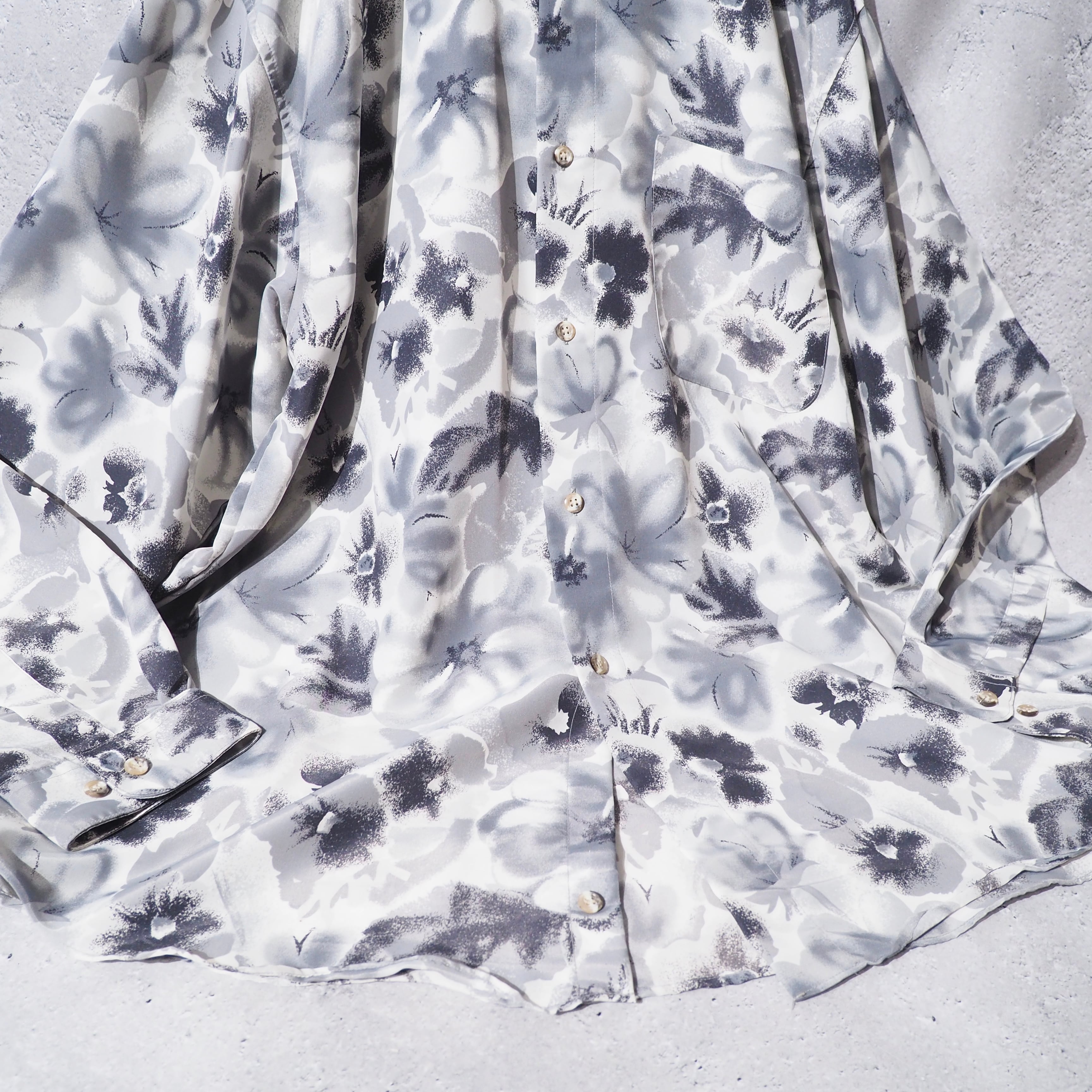 1990s Beautiful monotone Flower All Over vintage Drape loose shirt