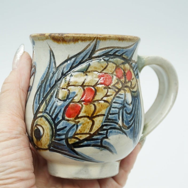 魚紋マグカップ【金城陶器秀陶房】 | 沖縄の工芸品うぃーりきさん