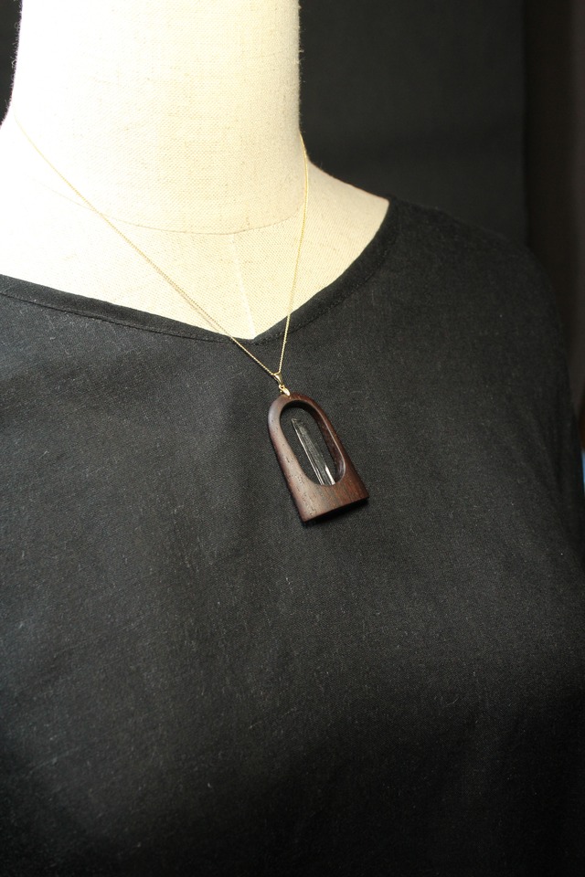 【114】宮崎クリスタル ローズウッドペンダント