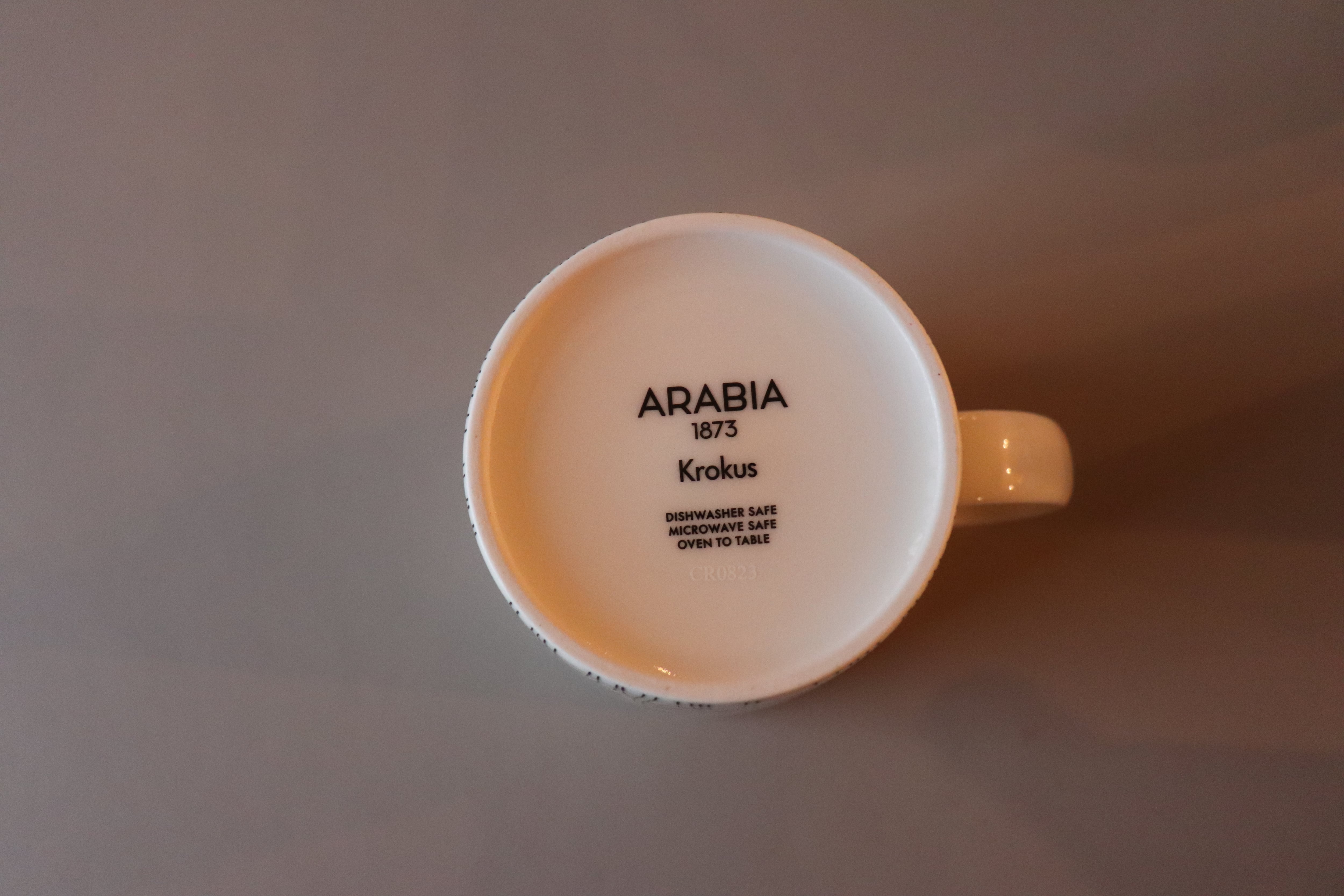 ARABIA./アラビア クロッカス マグ 0.5L ブラック | Linnel Home