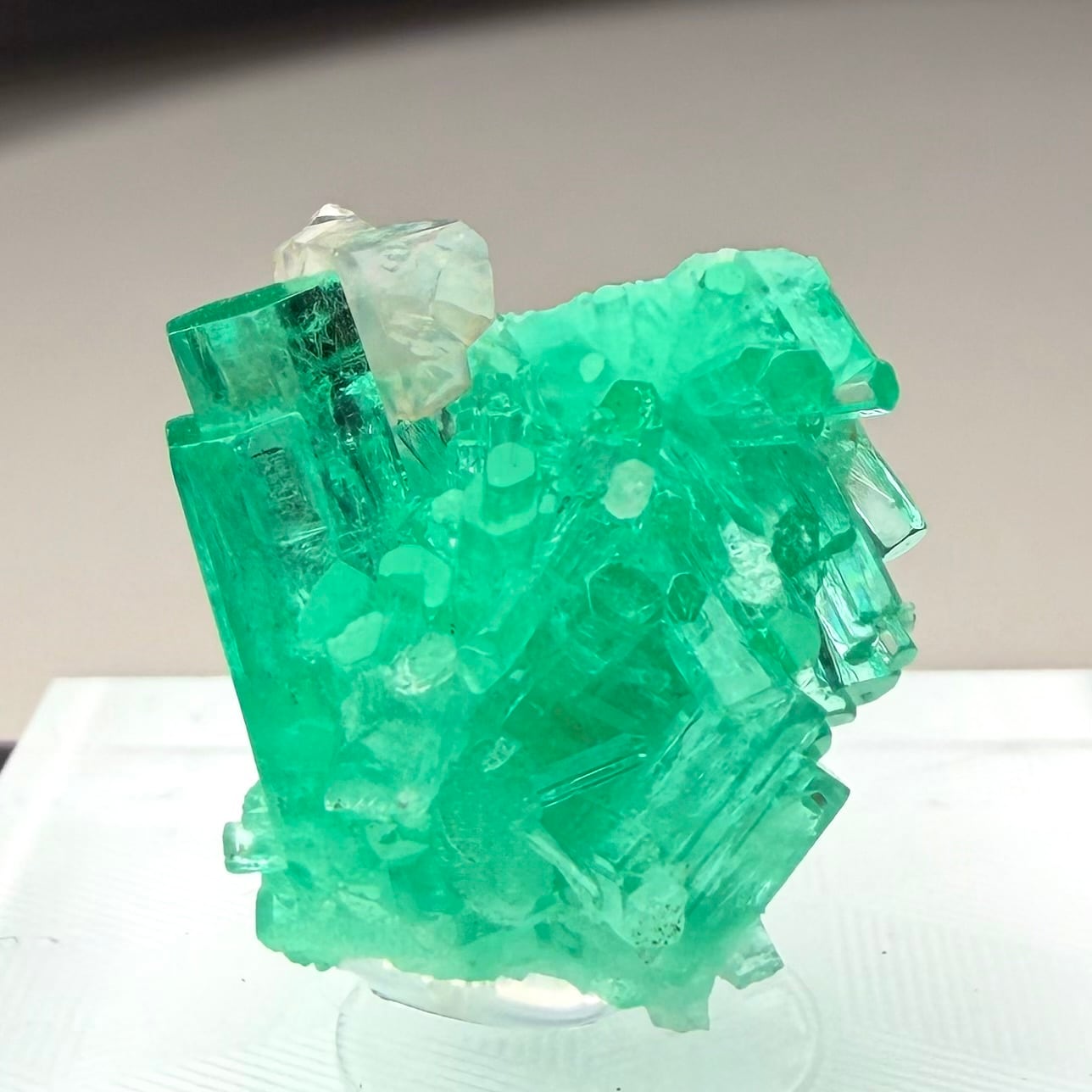 エメラルド カルサイト 共生石14.7ct インド産 鉱物標本 原石 置物 エメラルド / カルサイト【Emerald with Calcite】コロンビア産