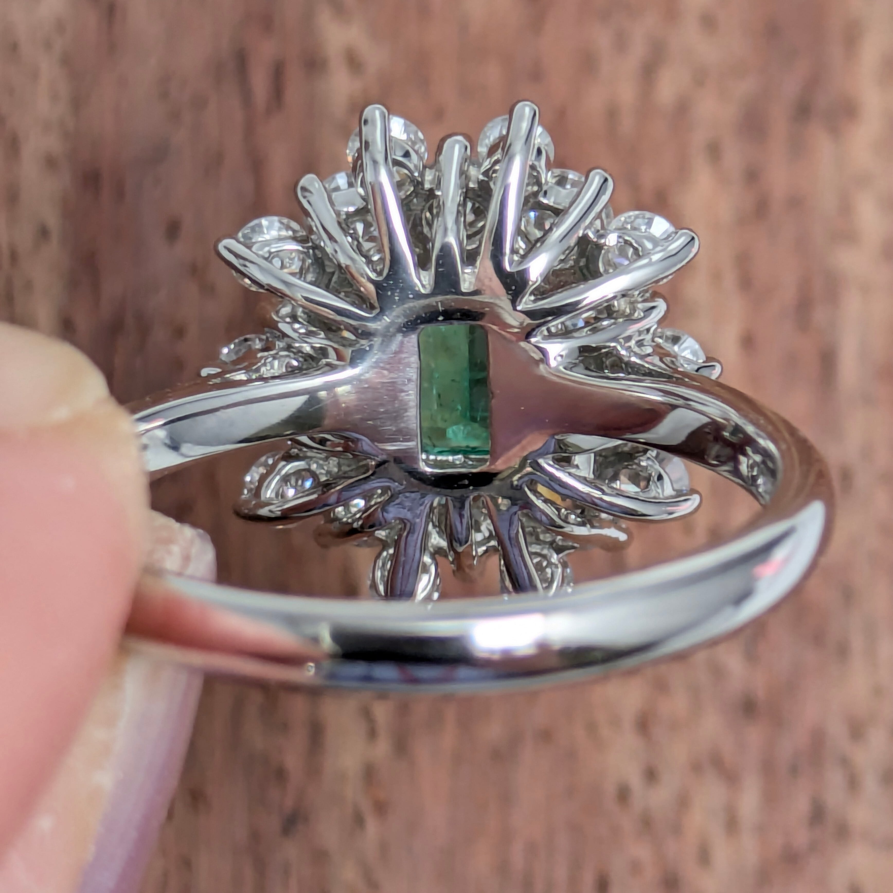 Pt950エメラルドリング コロンビア産 エメラルド 0.60ct ダイヤモンド