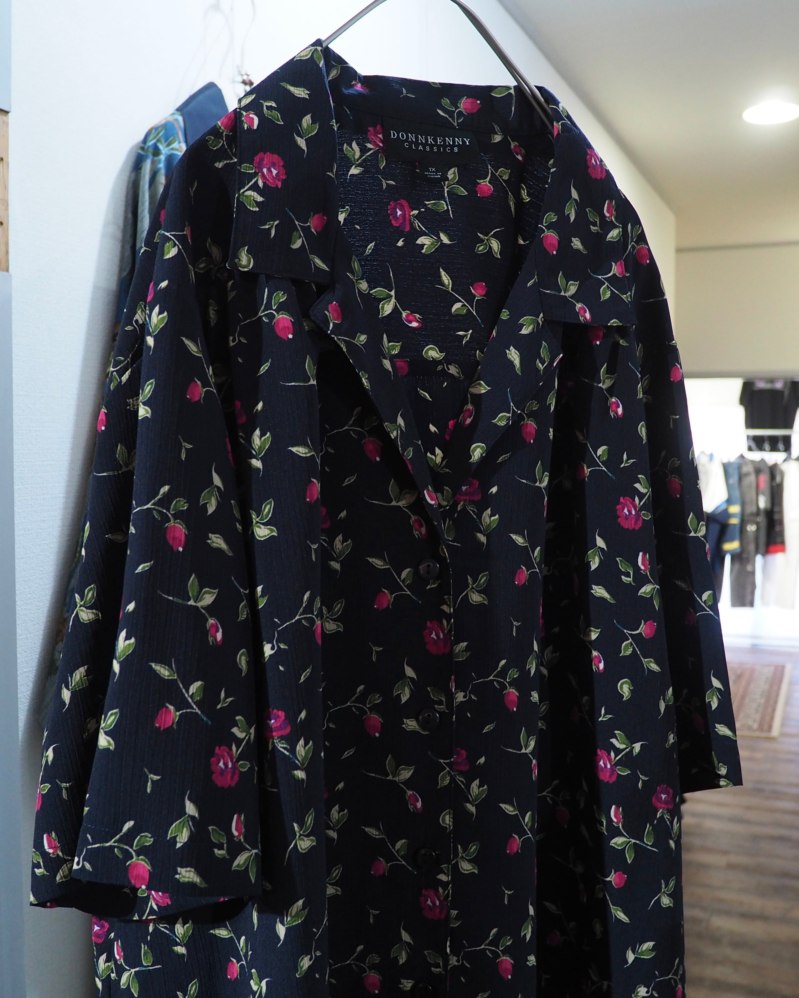 Black pleats × Pink Rose Flower all over pattern Open collar SS shirt