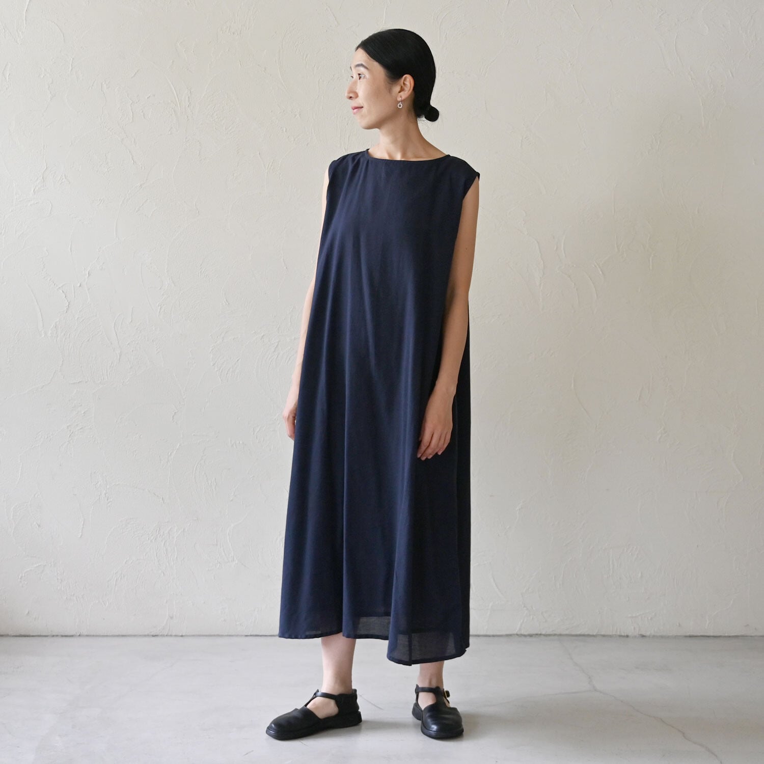 【sisam】サラリボートネックノースリワンピース｜コットン