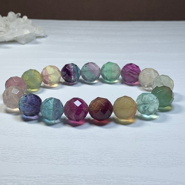 no5.多彩な変わった色合いフローライト・ブレスレット