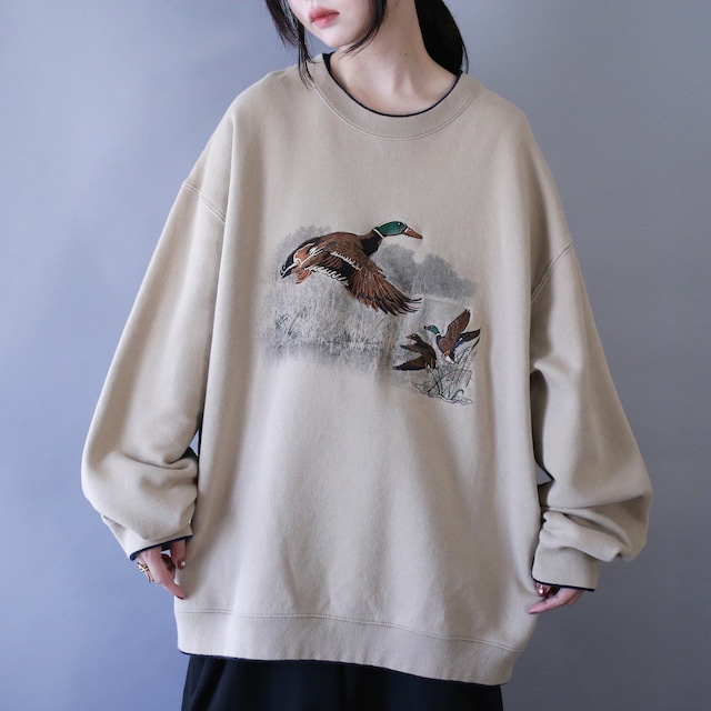 "刺繍" 4-animal design over silhouette sweatshirt