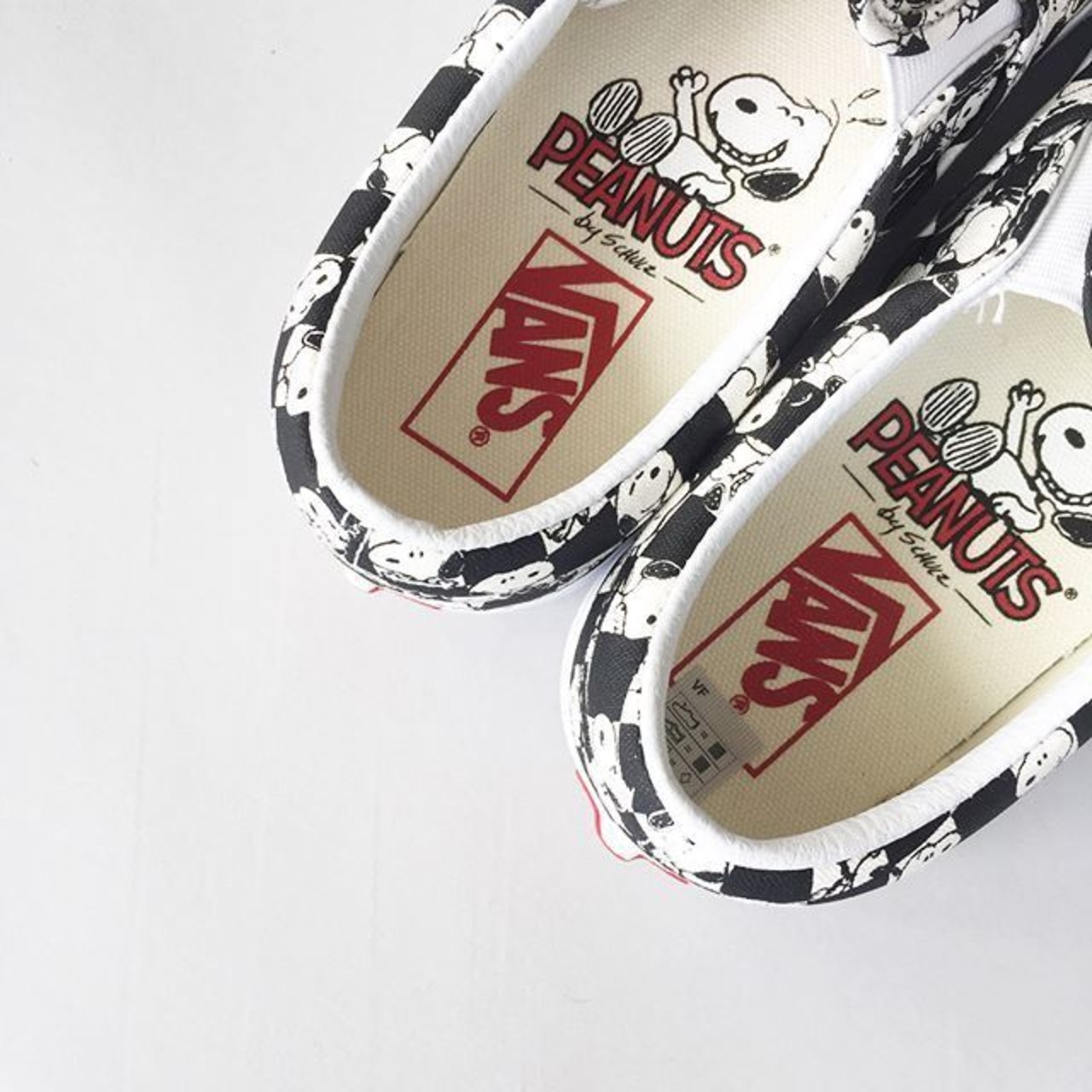 VANS × PEANUTS / CLASSIC SLIP-ON / SNOOPY CHECKERBRD /  バンズ × ピーナッツ / クラシックスリッポン / VN0A38F7QQO