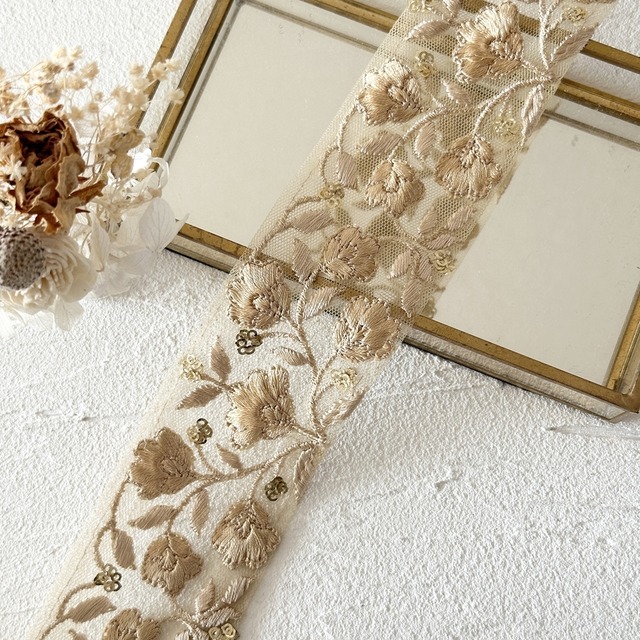 フィールド.　[ベージュ]　インド刺繍リボン　3342