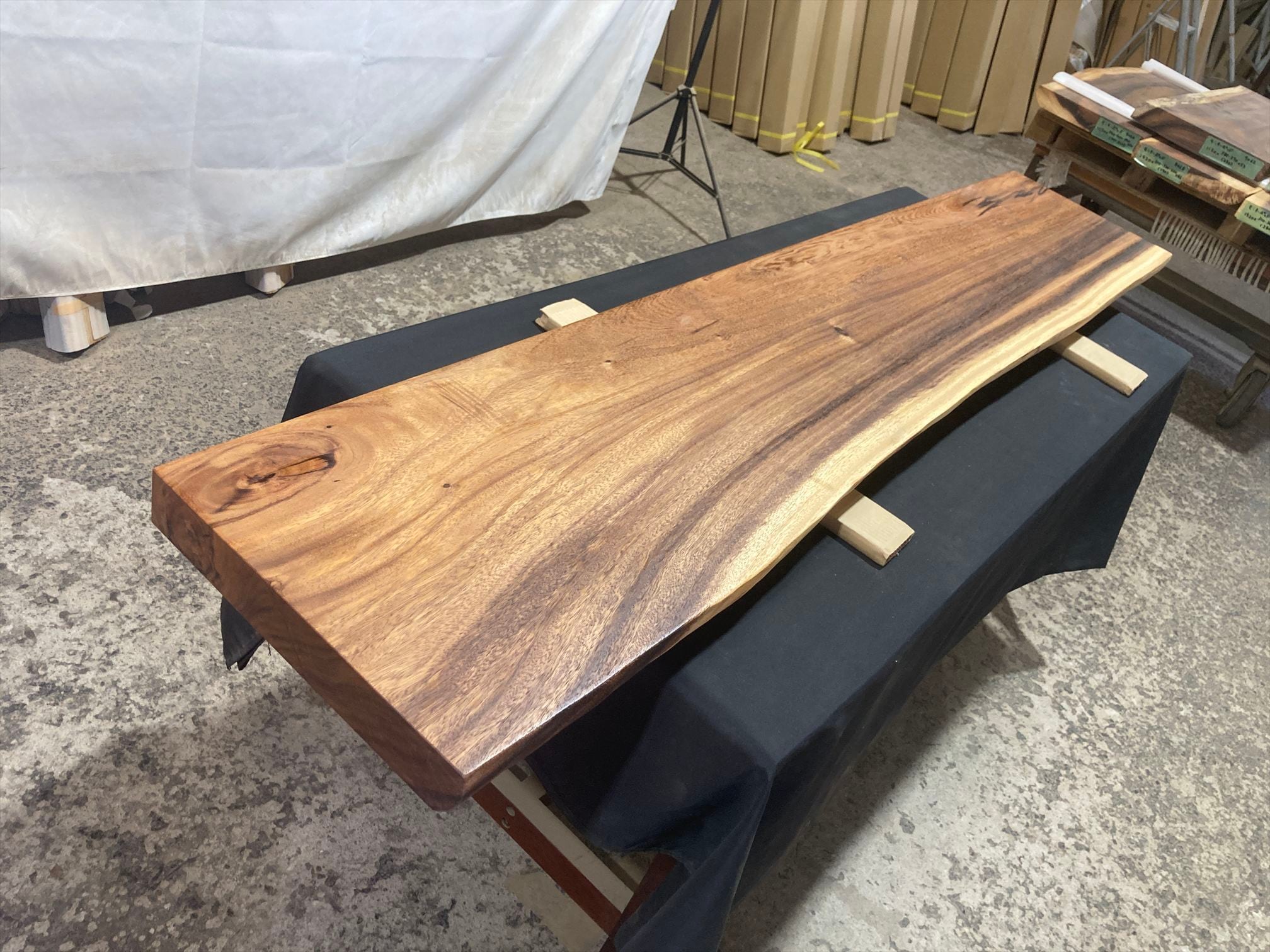 モンキーポッド9084 一枚板無垢 乾燥材 1820x320-330x53mm