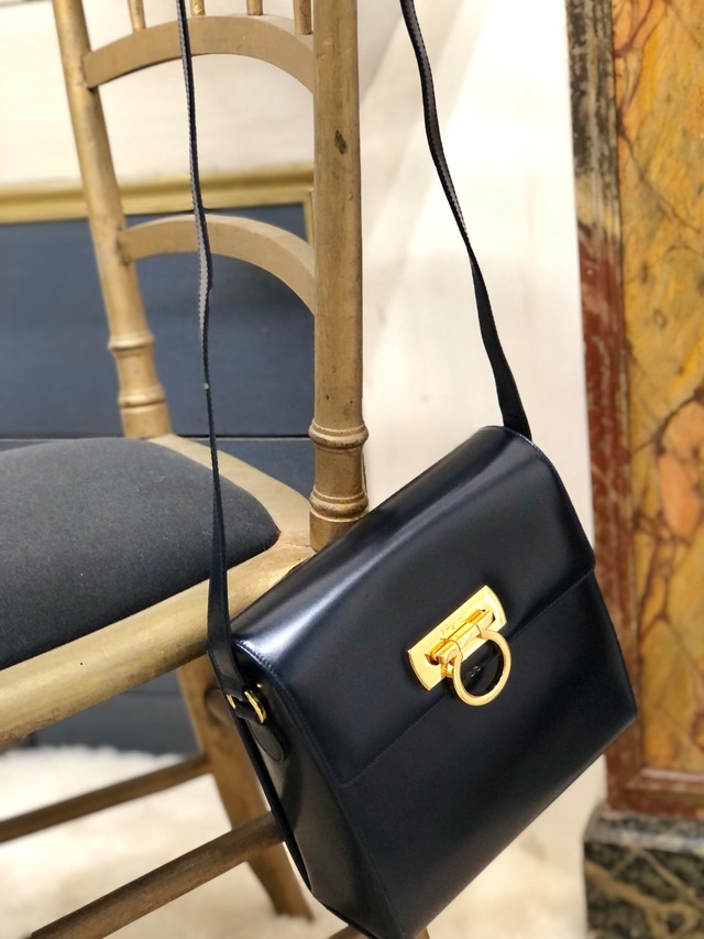 Salvatore Ferragamo サルヴァトーレ フェラガモ　ガンチーニ　レザー　ボックス　ショルダーバッグ　ネイビー　vintage　ヴィンテージ　オールド　bpbx8e
